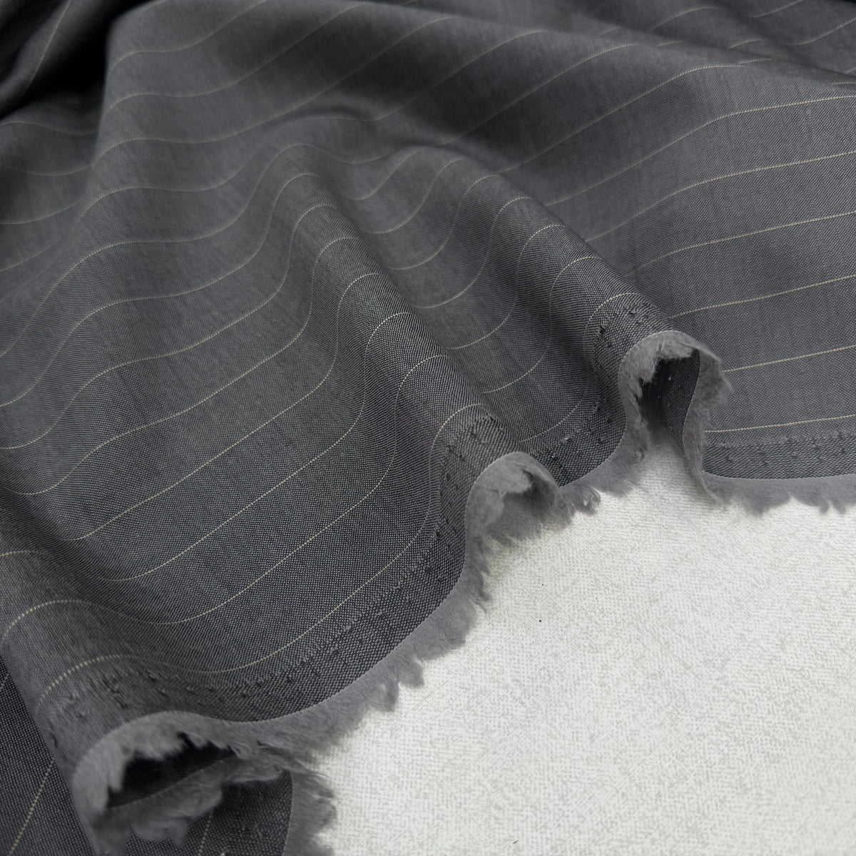 DRAPERIE DE LAINE VIERGE GRIS ANTHRACITE FINES RAYURES JAUNES MADE IN ITALY - My Little Coupon