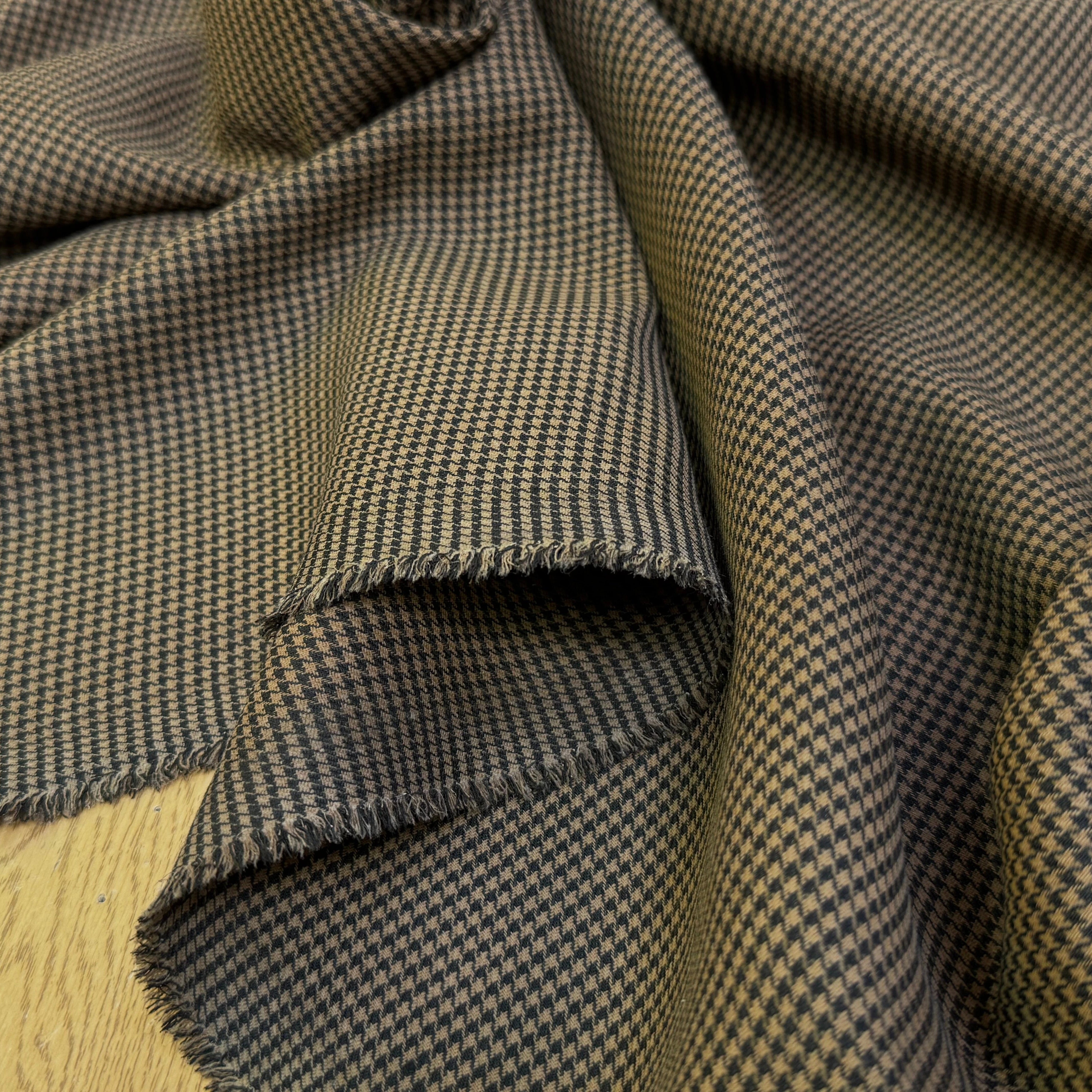 DRAPERIE POLYLAINE STRETCH PIED DE COQ MARRON NOIR - My Little Coupon