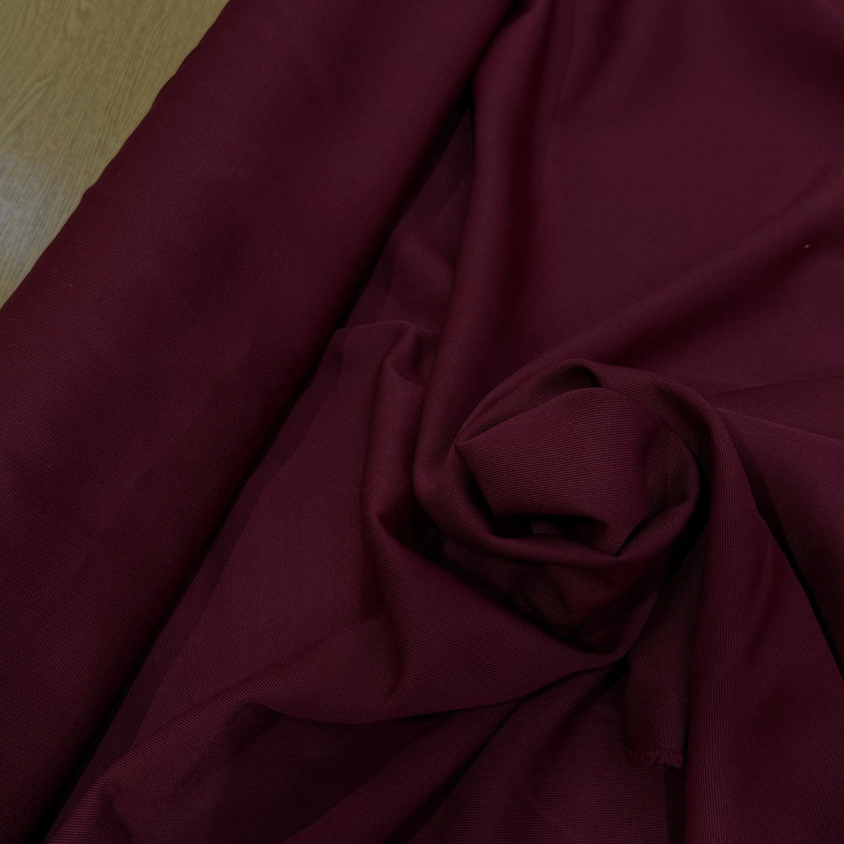 DRAPERIE SERGÉE POLYLAINE BORDEAUX PARFAITE TENUE - My Little Coupon