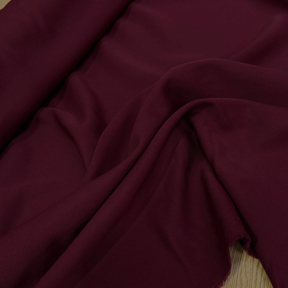 DRAPERIE SERGÉE POLYLAINE BORDEAUX PARFAITE TENUE - My Little Coupon