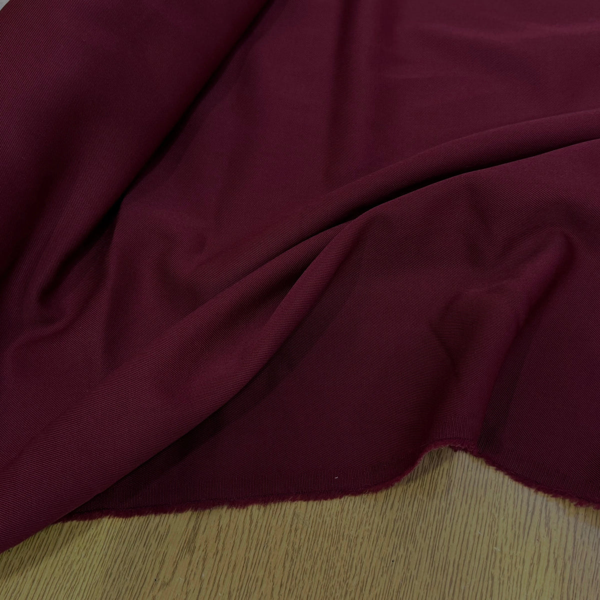 DRAPERIE SERGÉE POLYLAINE BORDEAUX PARFAITE TENUE - My Little Coupon