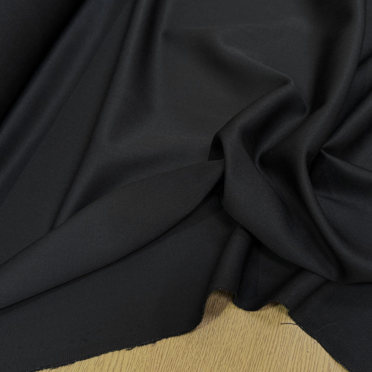 DRAPERIE SERGÉE POLYLAINE NOIR TOMBÉ SOYEUX - My Little Coupon