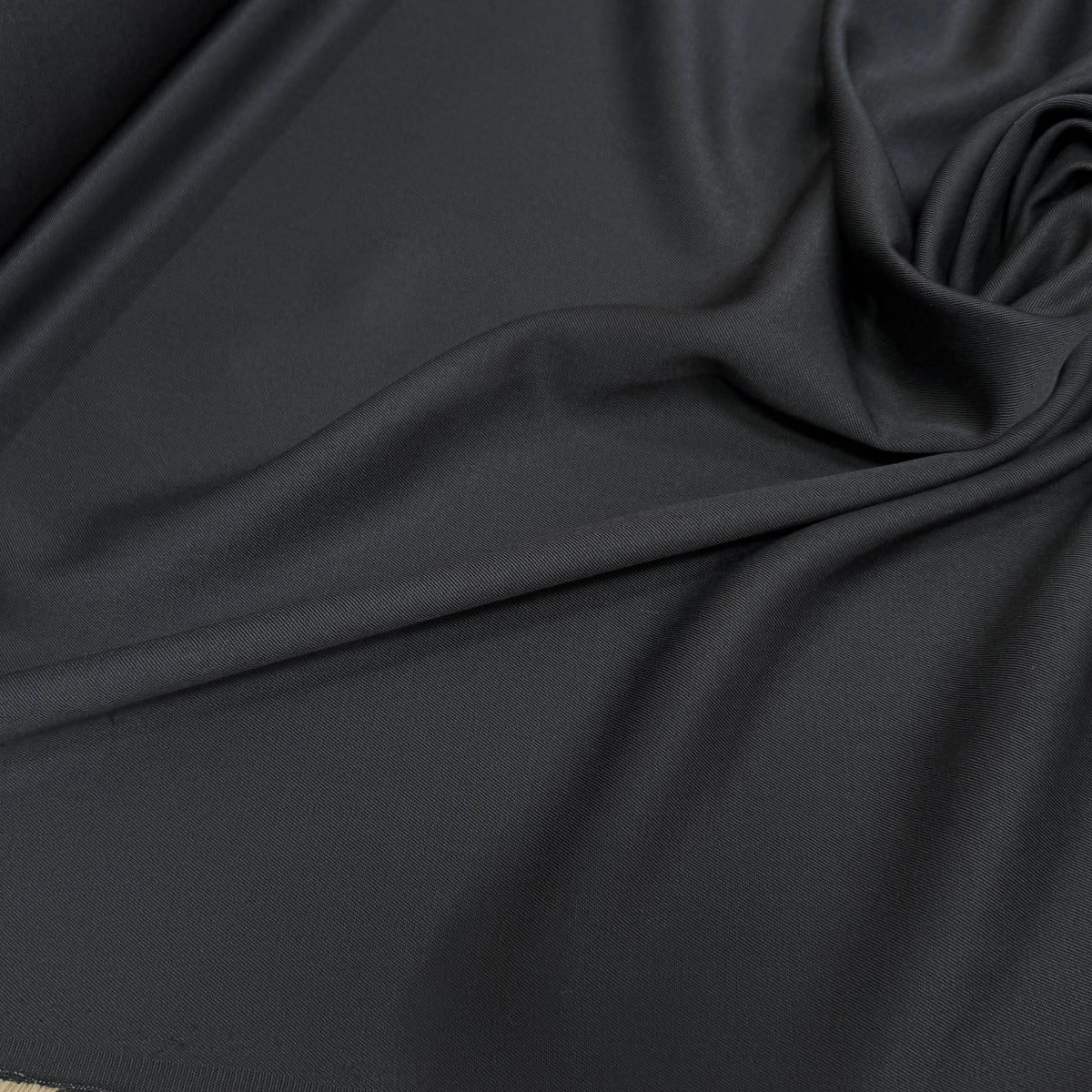 DRAPERIE SERGÉE POLYLAINE NOIR TOMBÉ SOYEUX - My Little Coupon