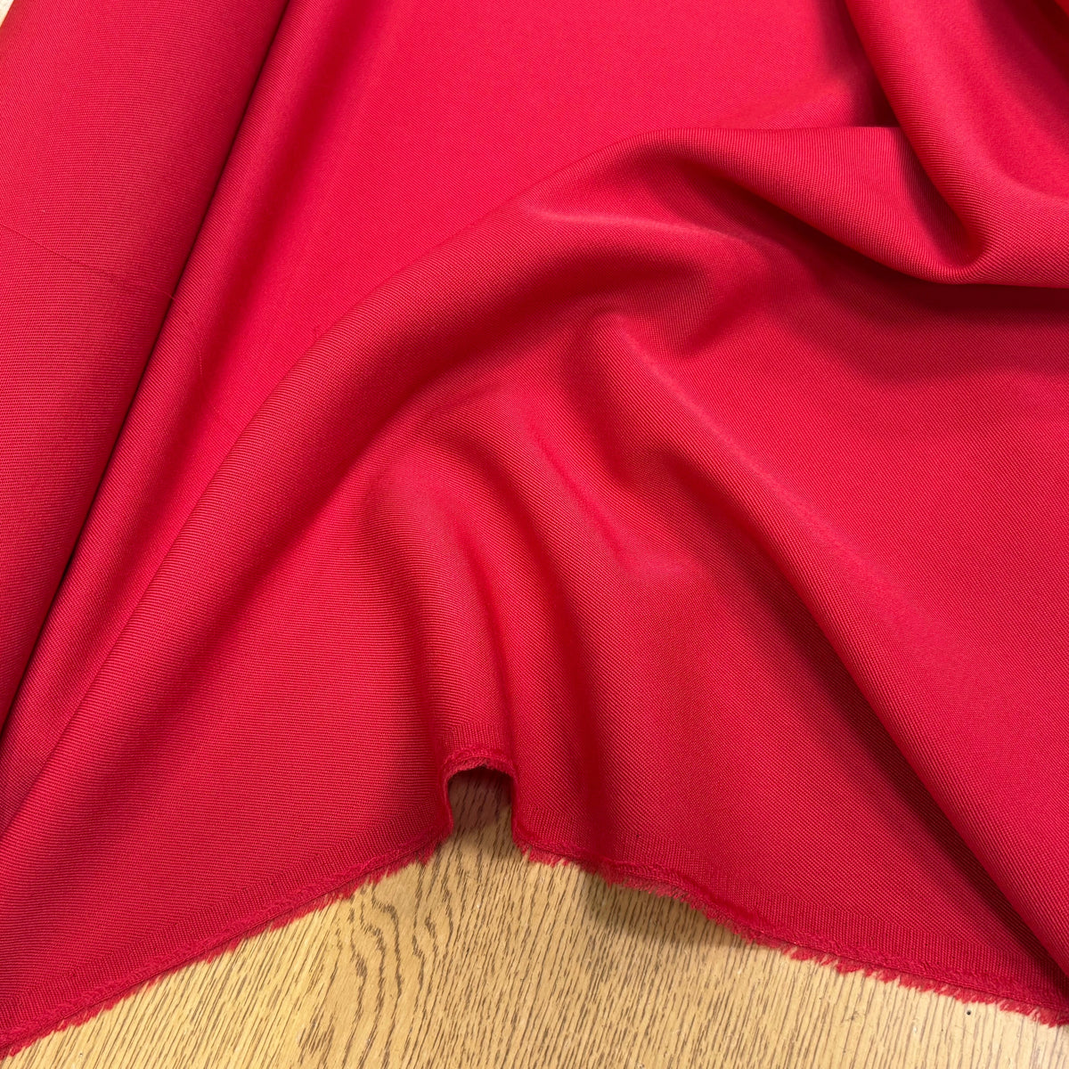 DRAPERIE SERGÉE POLYLAINE ROUGE PARFAITE TENUE - My Little Coupon