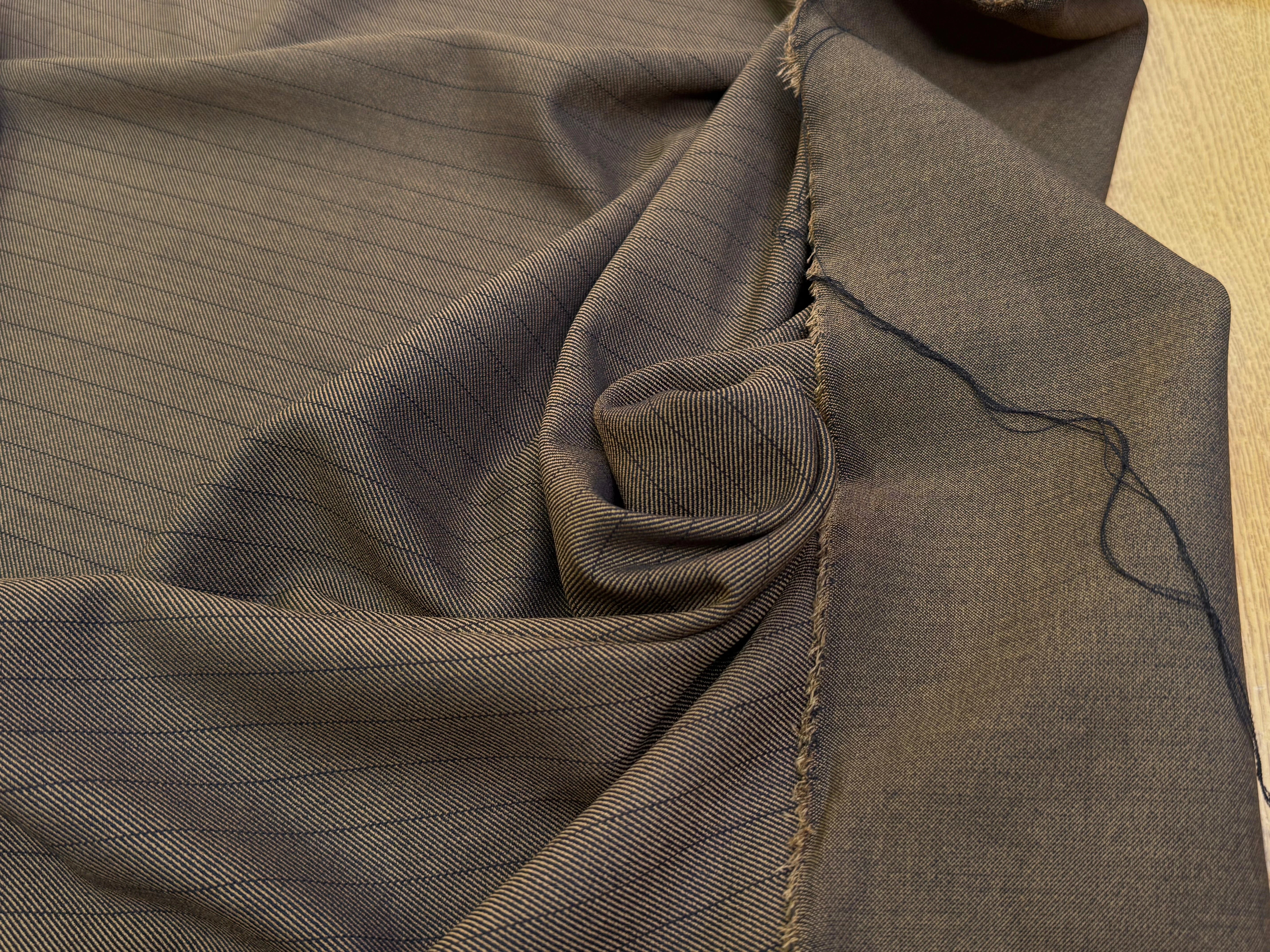 DRAPERIE SERGÉE STRETCH MARRON À RAYURES - My Little Coupon