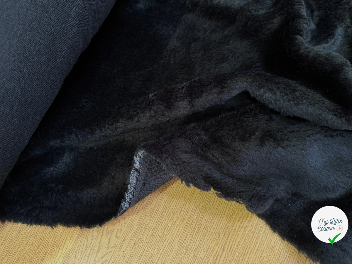 FAUSSE FOURRURE NOIRE POIL DOUX LÉGÈREMENT STRETCH - My Little Coupon