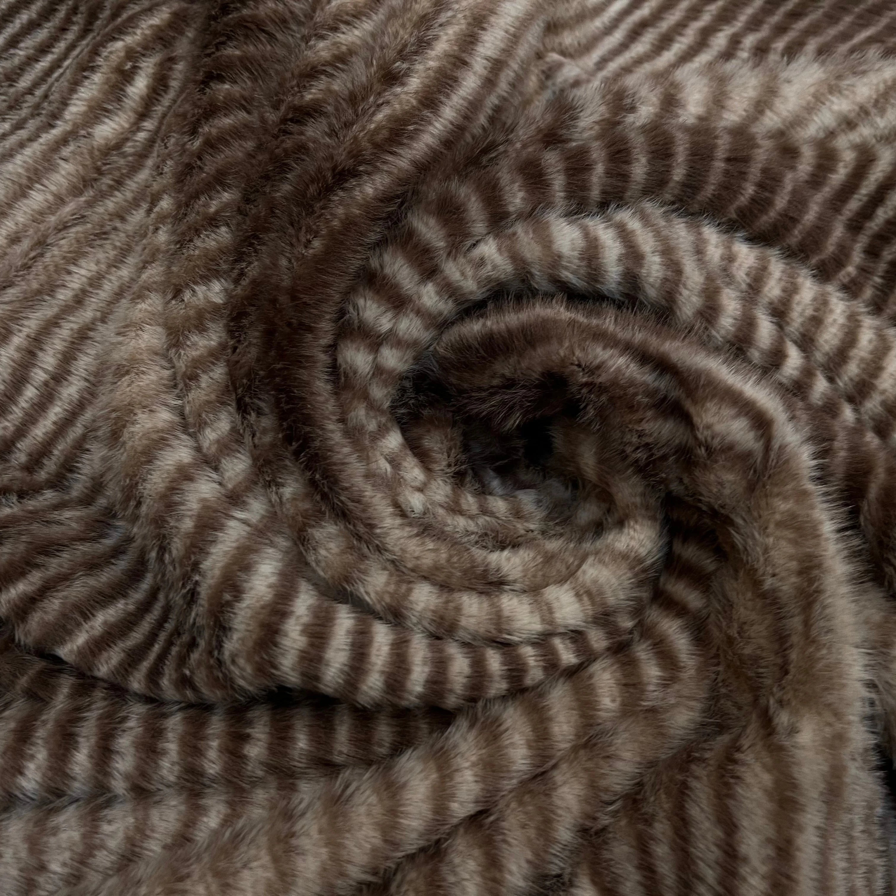 FAUSSE FOURRURE RAYURE MARRON BEIGE - My Little Coupon