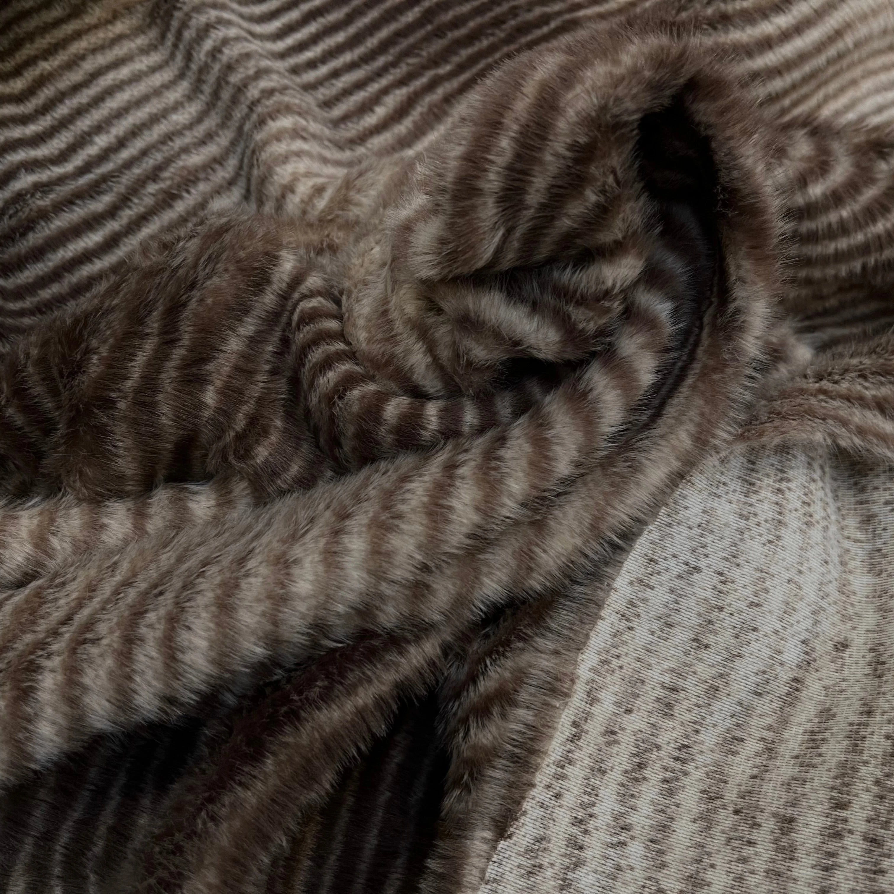 FAUSSE FOURRURE RAYURE MARRON BEIGE - My Little Coupon