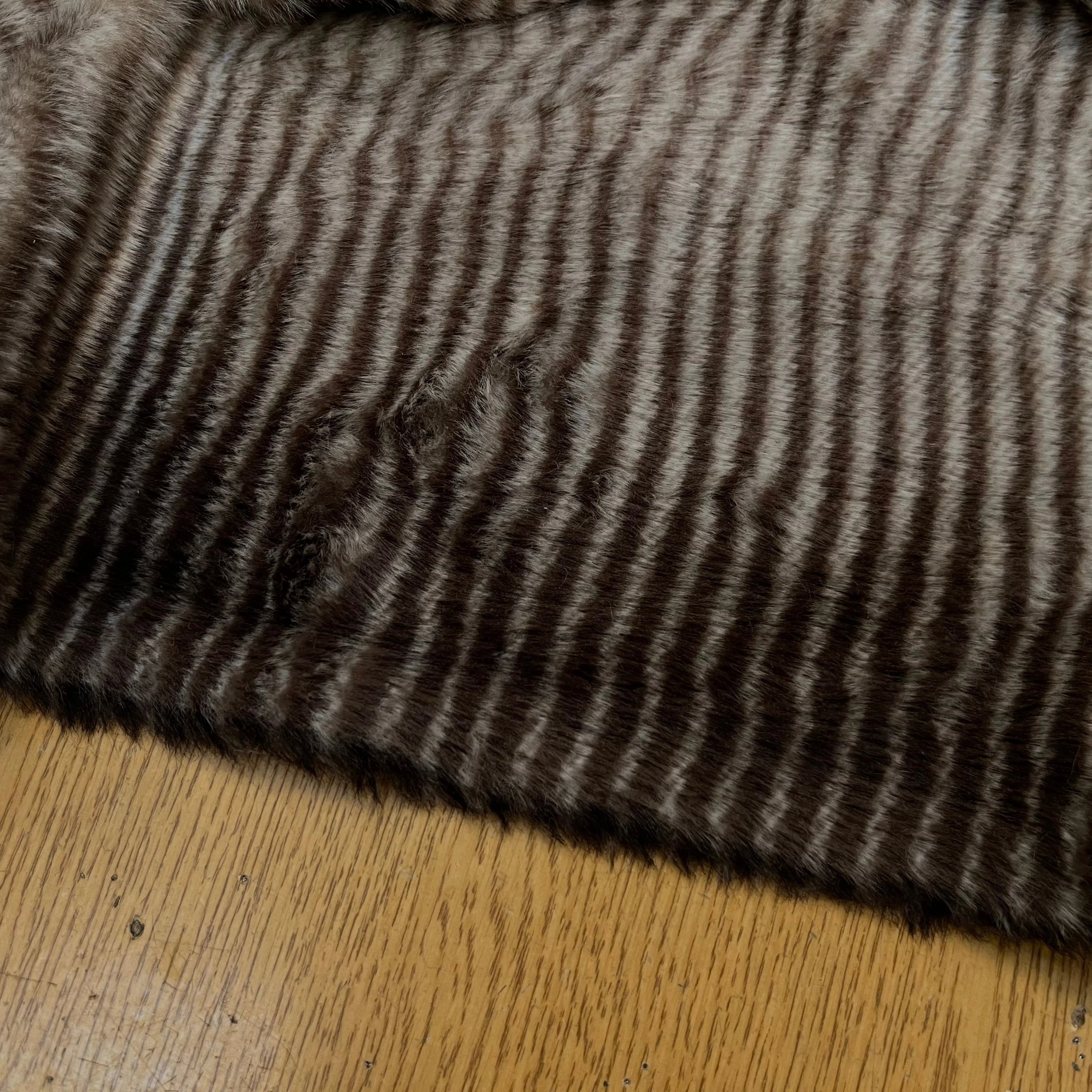 FAUSSE FOURRURE RAYURE MARRON BEIGE - My Little Coupon