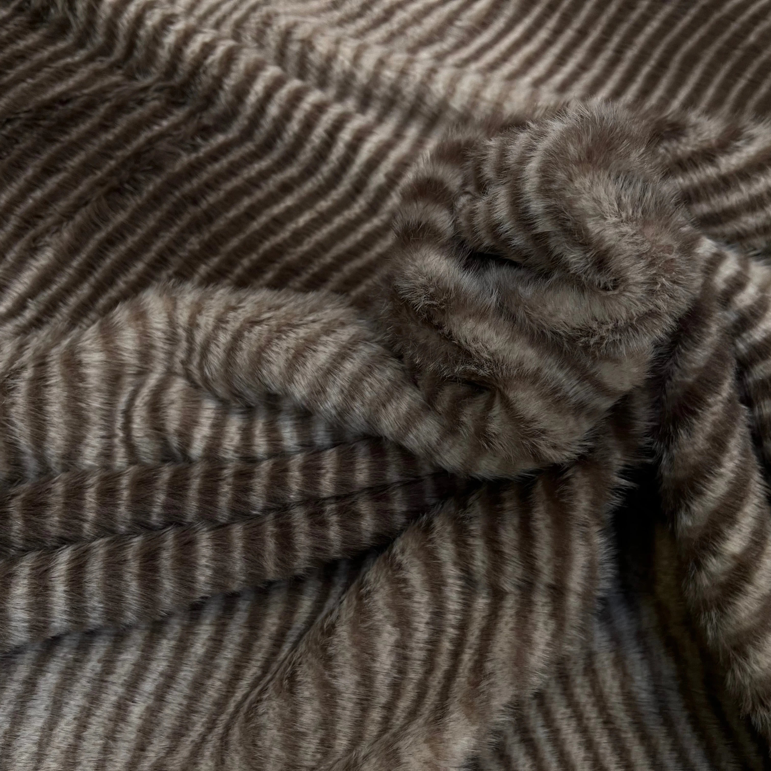 FAUSSE FOURRURE RAYURE MARRON BEIGE - My Little Coupon