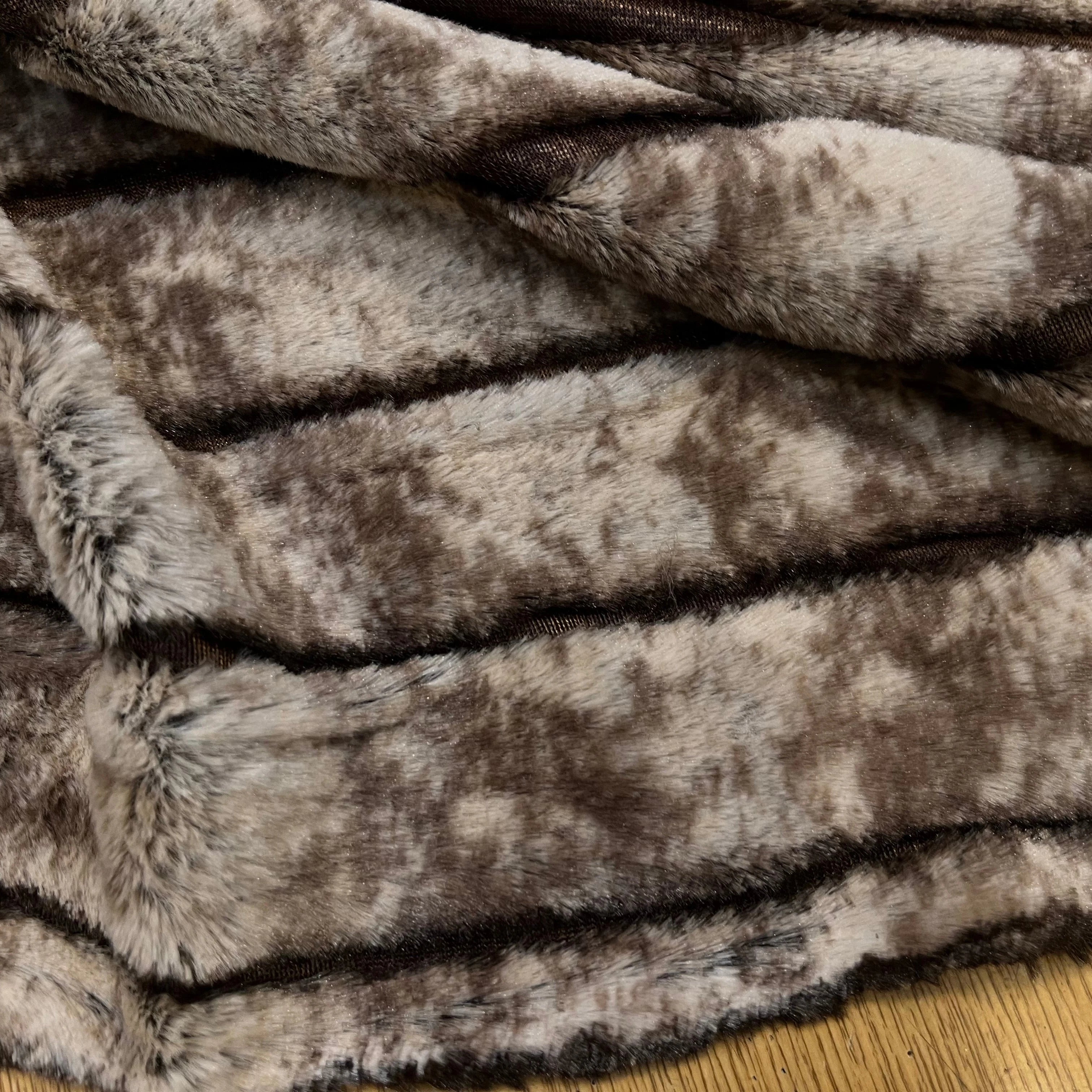 FAUSSE FOURRURE RAYURE MARRON ET BEIGE FONCÉ - My Little Coupon