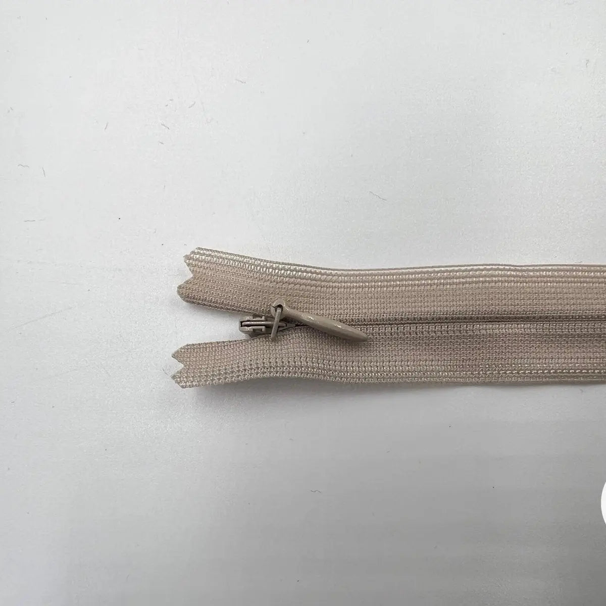 FERMETURE INVISIBLE COLORIS BEIGE 16CM - My Little Coupon - tissu - coudre