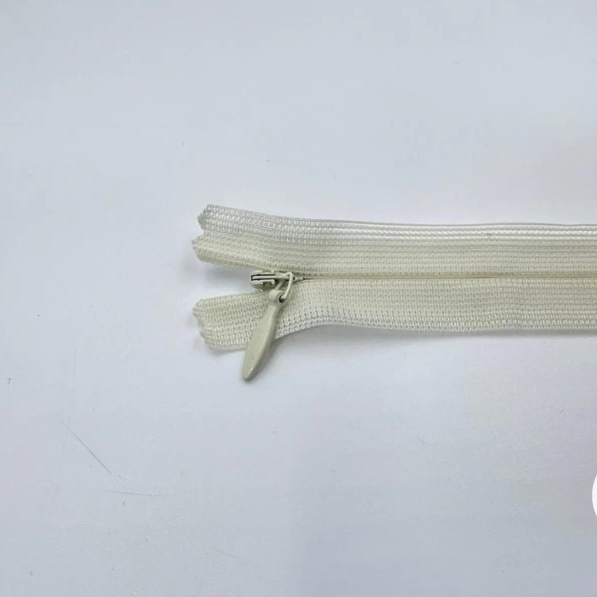 FERMETURE INVISIBLE COLORIS CREME 18CM - My Little Coupon - tissu - coudre