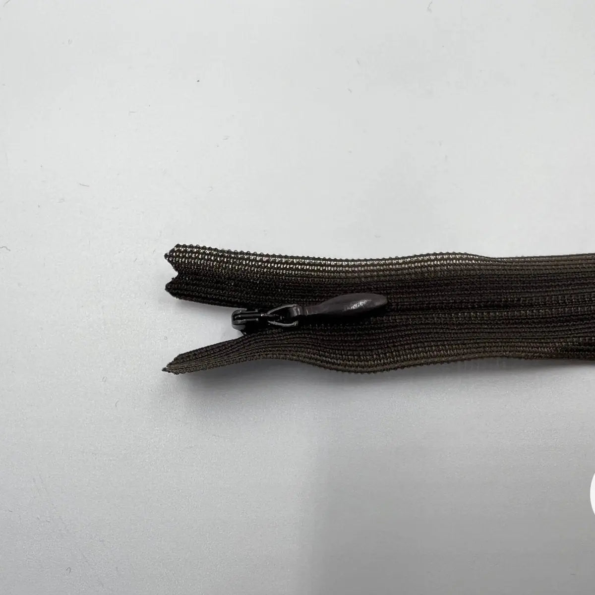 FERMETURE INVISIBLE COLORIS KAKI 18CM - My Little Coupon - tissu - coudre