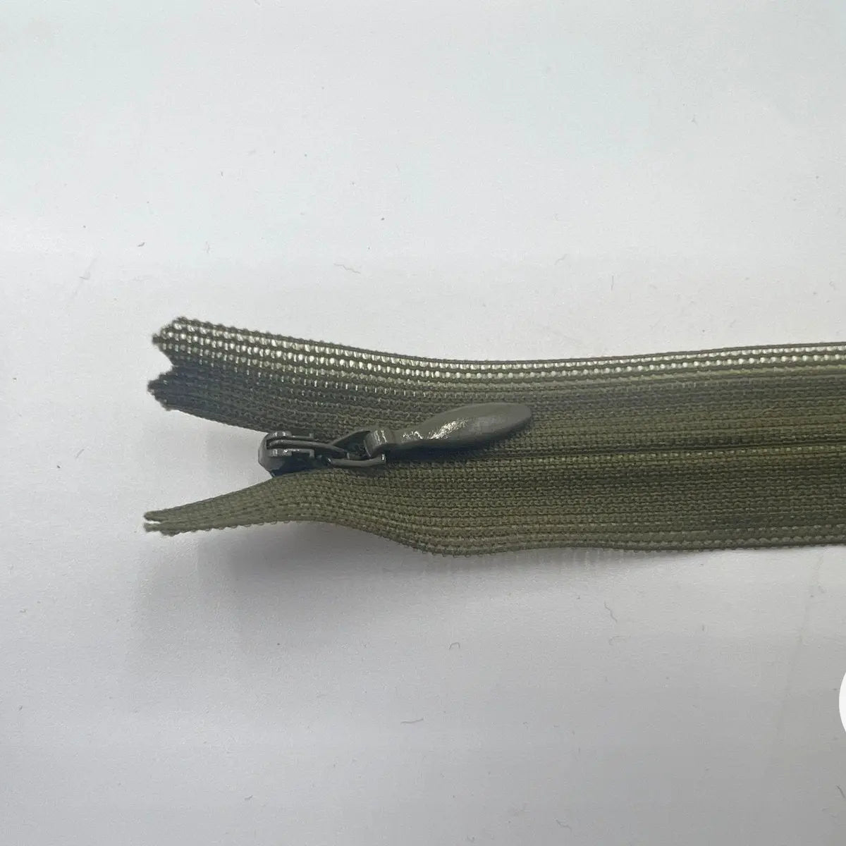 FERMETURE INVISIBLE COLORIS KAKI 40CM - My Little Coupon - tissu - coudre