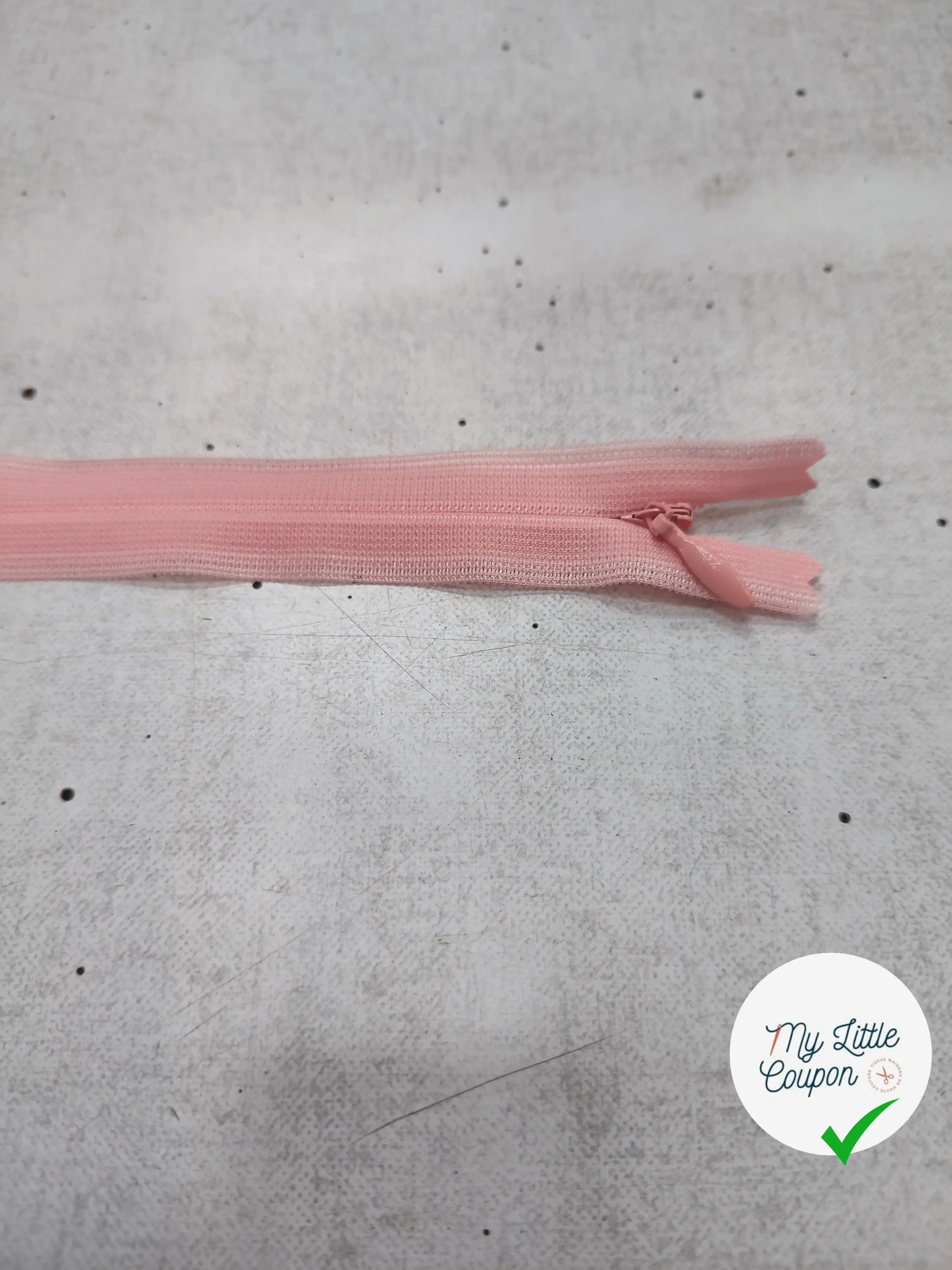 FERMETURE INVISIBLE RIRI PLASTIQUE NON SÉPARABLE 27CM BEIGE M6 - My Little Coupon