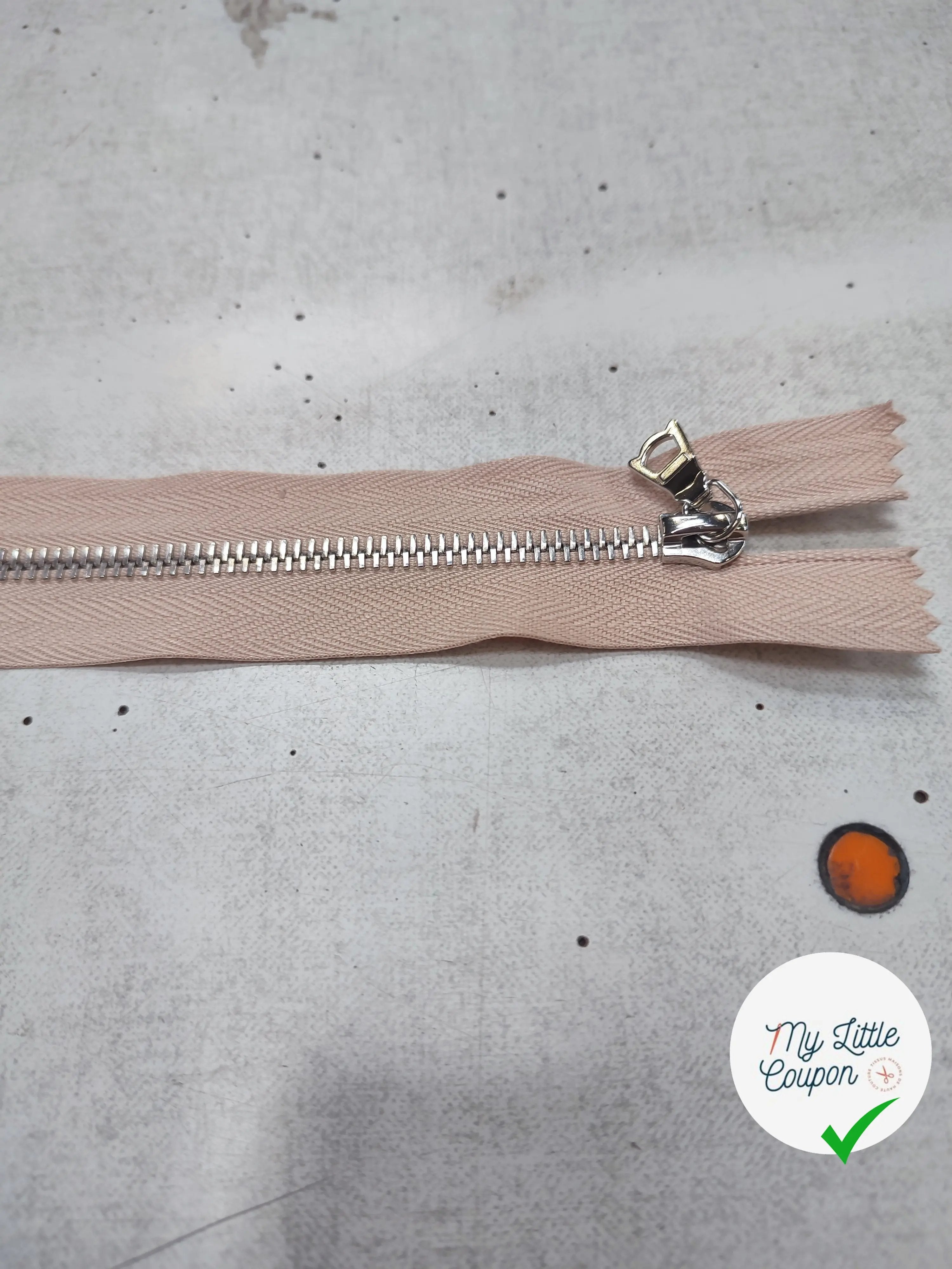 FERMETURE INVISIBLE RIRI PLASTIQUE NON SÉPARABLE 27CM BEIGE M6 - My Little Coupon