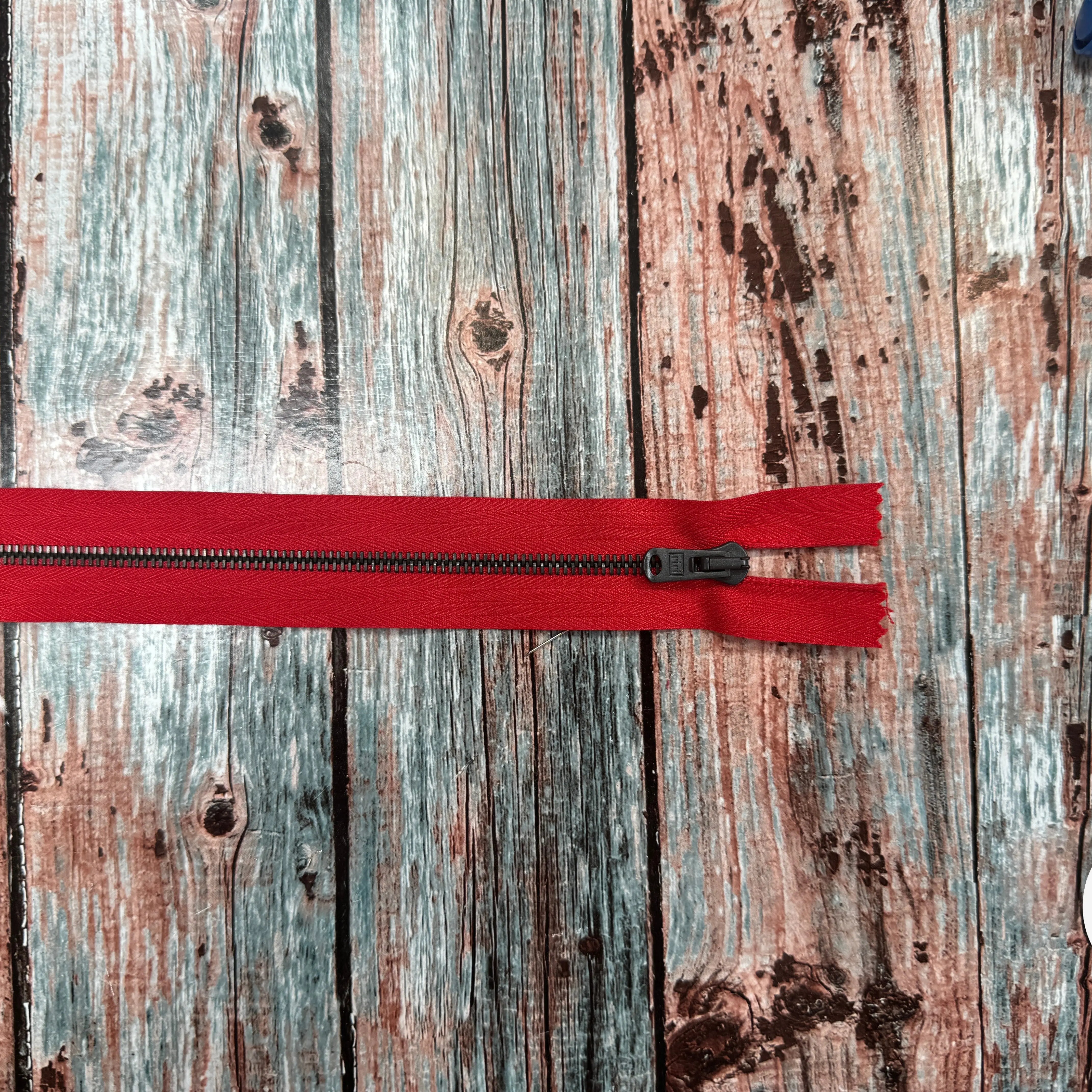 FERMETURE NON SÉPARABLE 50CM ROUGE - My Little Coupon