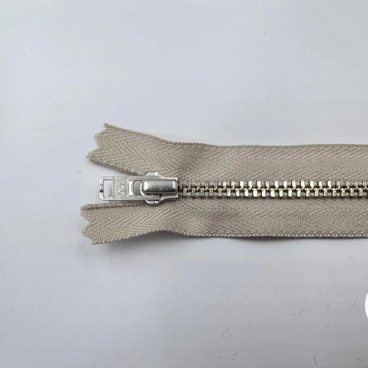 FERMETURE NON SÉPARABLE MÉTAL ARGENT COLORIS BEIGE 10CM - My Little Coupon - tissu - coudre