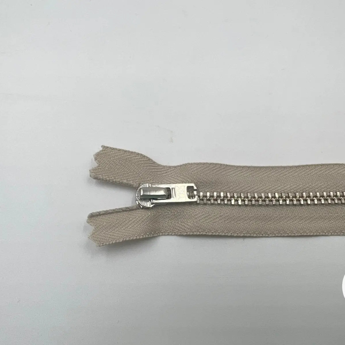 FERMETURE NON SÉPARABLE MÉTAL ARGENT COLORIS BEIGE 15CM - My Little Coupon - tissu - coudre