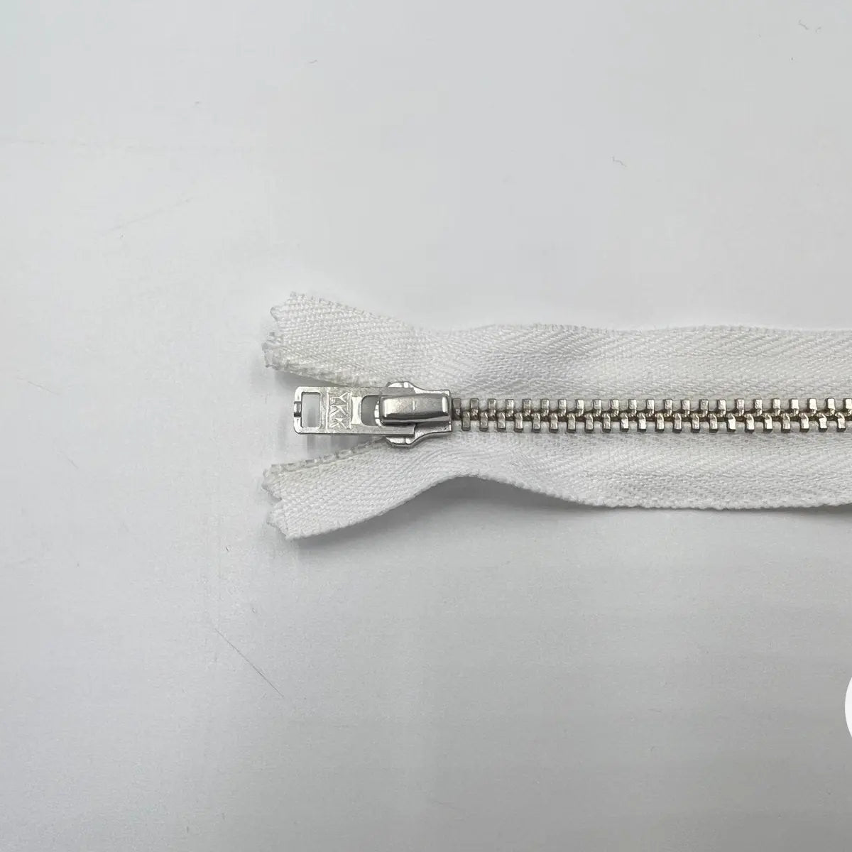 FERMETURE NON SÉPARABLE MÉTAL ARGENT COLORIS BLANC 15CM - My Little Coupon - tissu - coudre