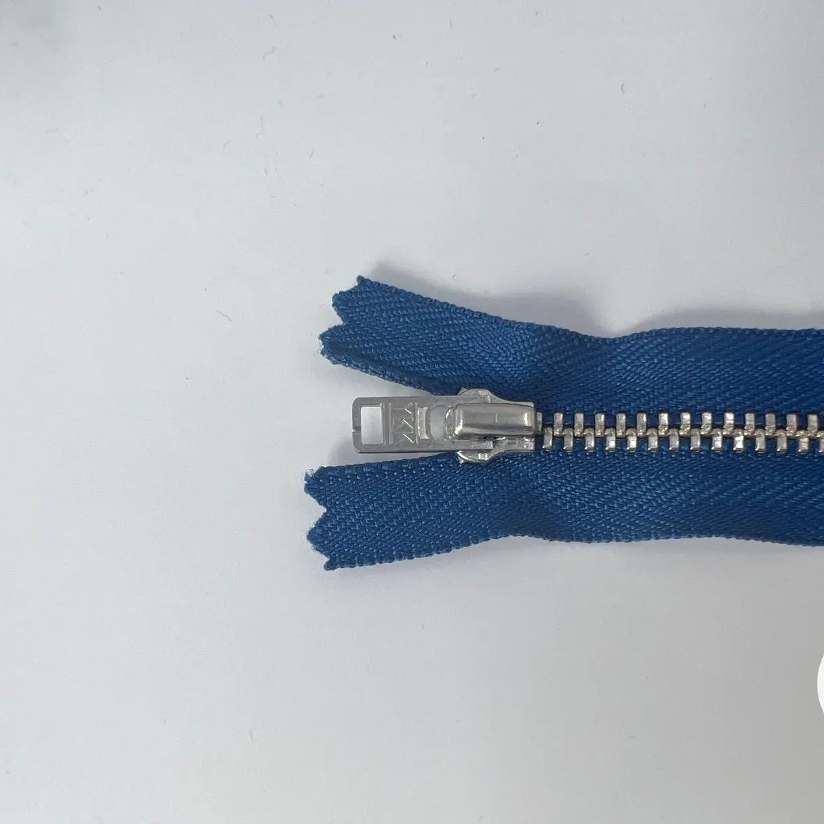 FERMETURE NON SÉPARABLE METAL ARGENT COLORIS BLEU 12CM - My Little Coupon - tissu - coudre