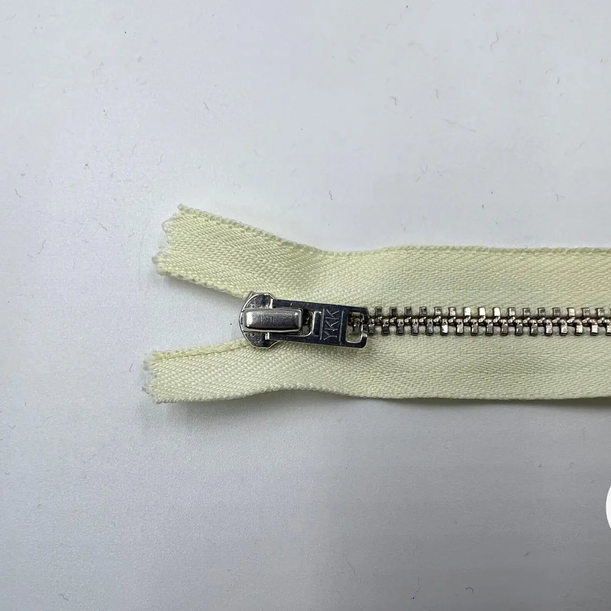 FERMETURE NON SÉPARABLE METAL ARGENT COLORIS JAUNE PÂLE 10CM - My Little Coupon - tissu - coudre