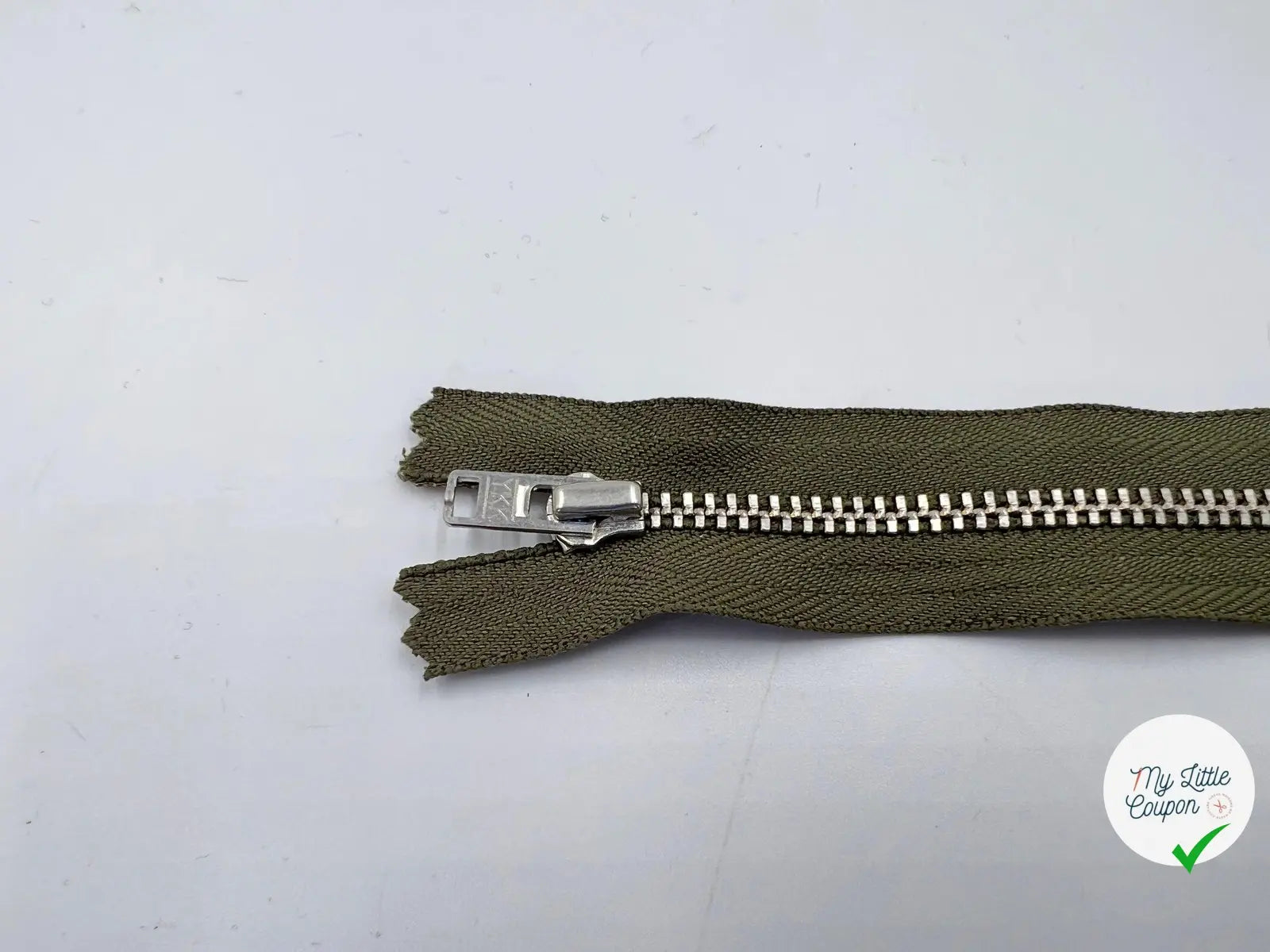 FERMETURE NON SÉPARABLE MÉTAL ARGENT COLORIS KAKI 15CM - My Little Coupon - tissu - coudre