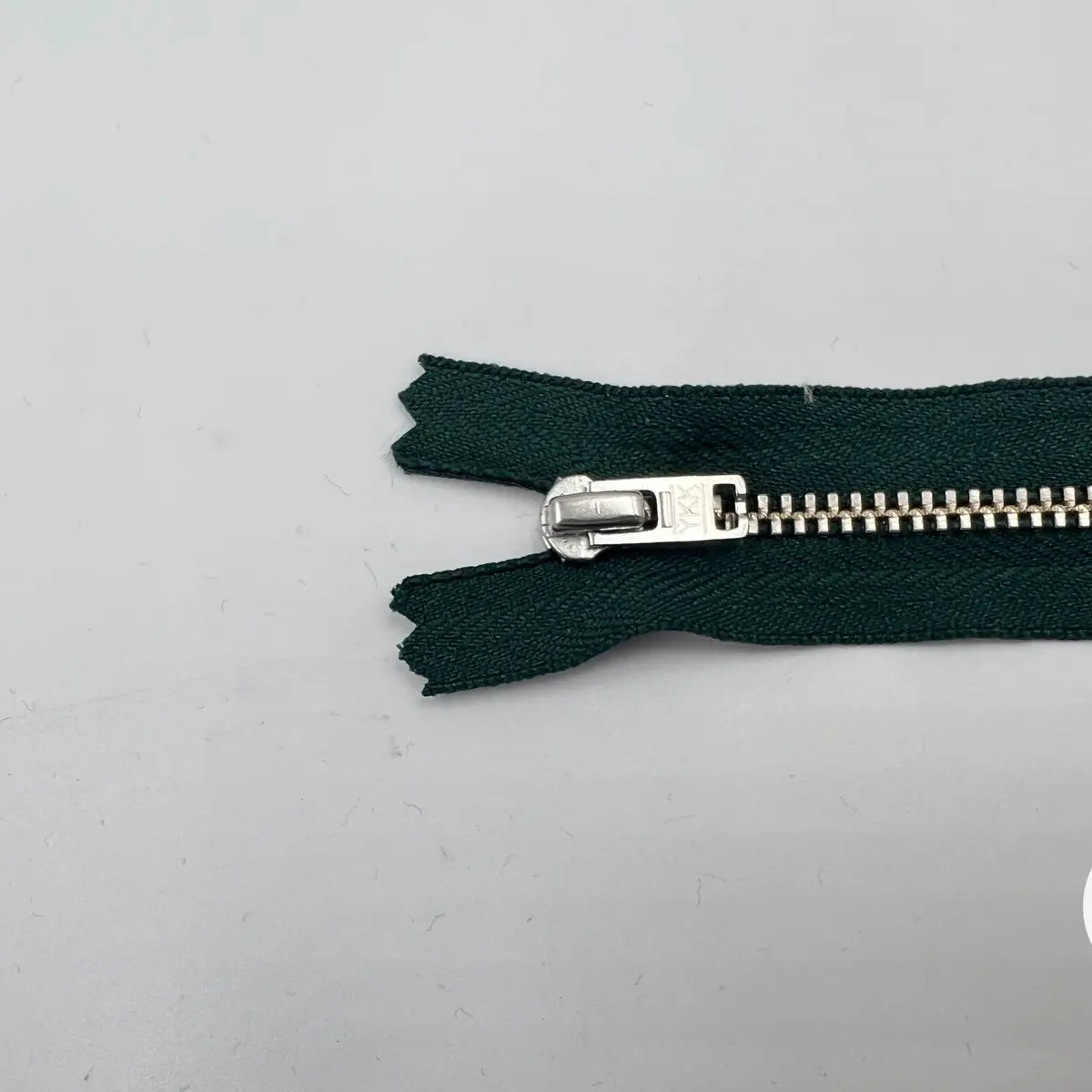 FERMETURE NON SÉPARABLE METAL ARGENT COLORIS VERT SAPIN 12CM - My Little Coupon - tissu - coudre