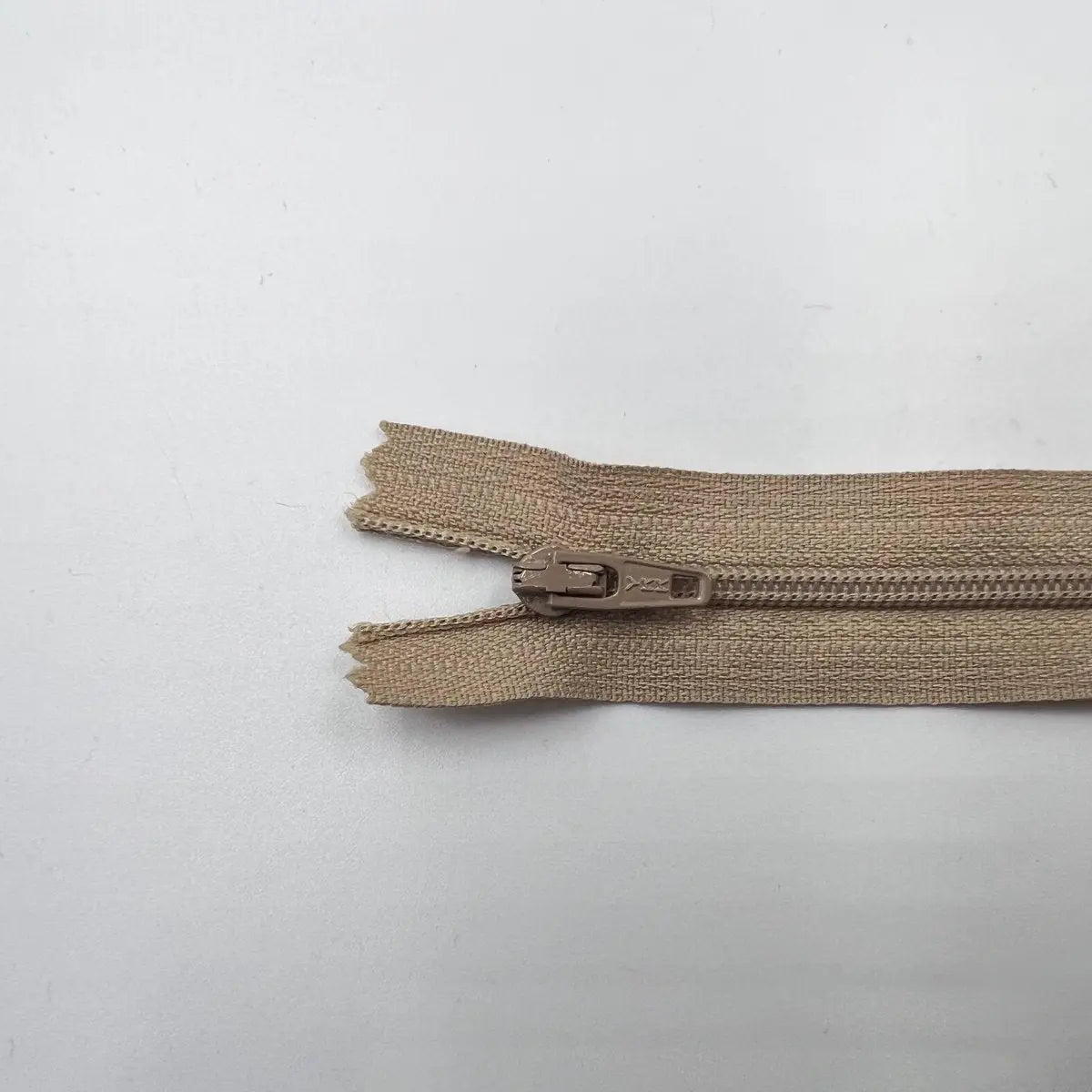 FERMETURE NON SÉPARABLE POLYESTER COLORIS BEIGE 10CM - My Little Coupon - tissu - coudre