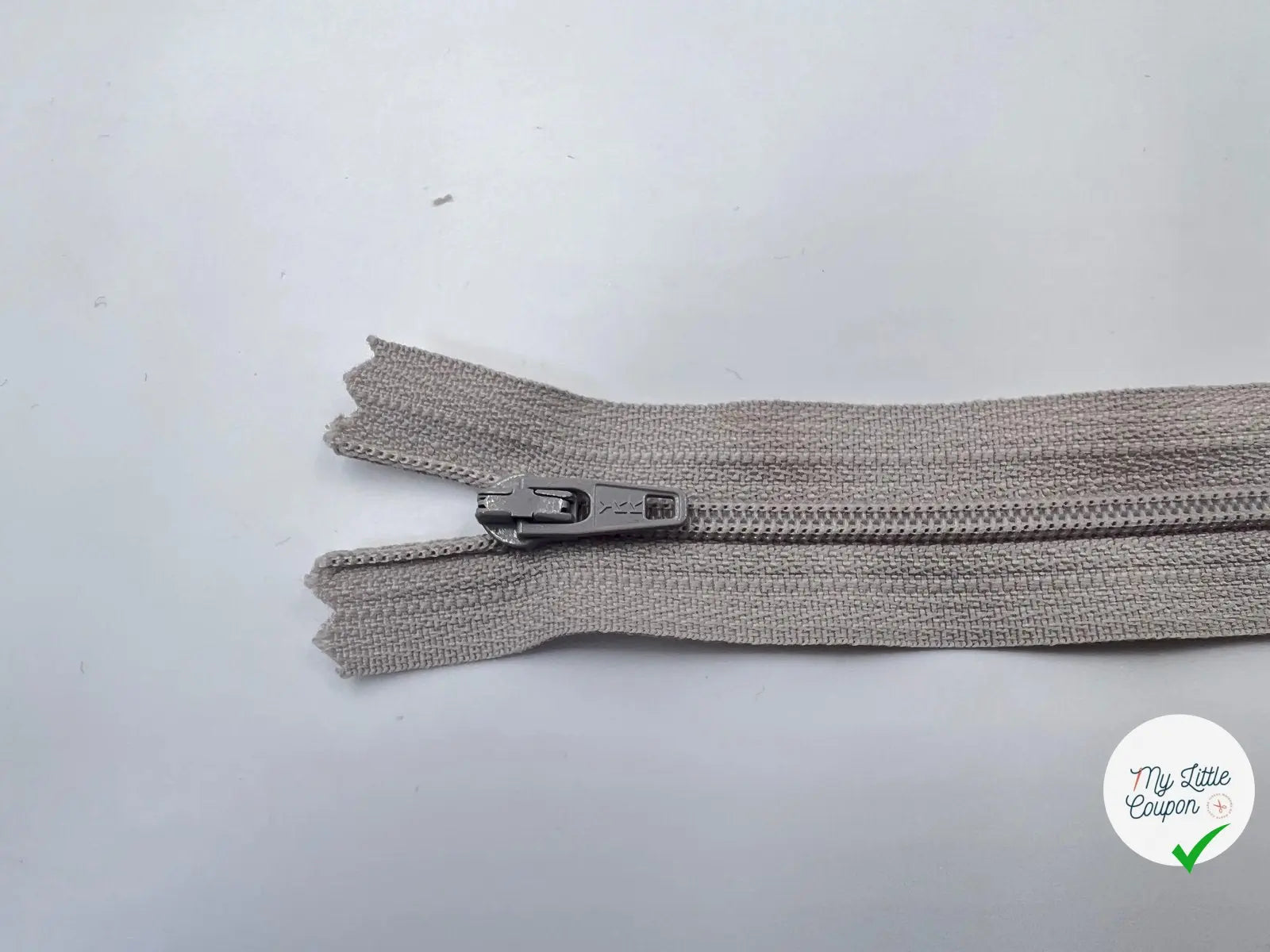 FERMETURE NON SÉPARABLE POLYESTER COLORIS GRIS CLAIR 15CM - My Little Coupon - tissu - coudre