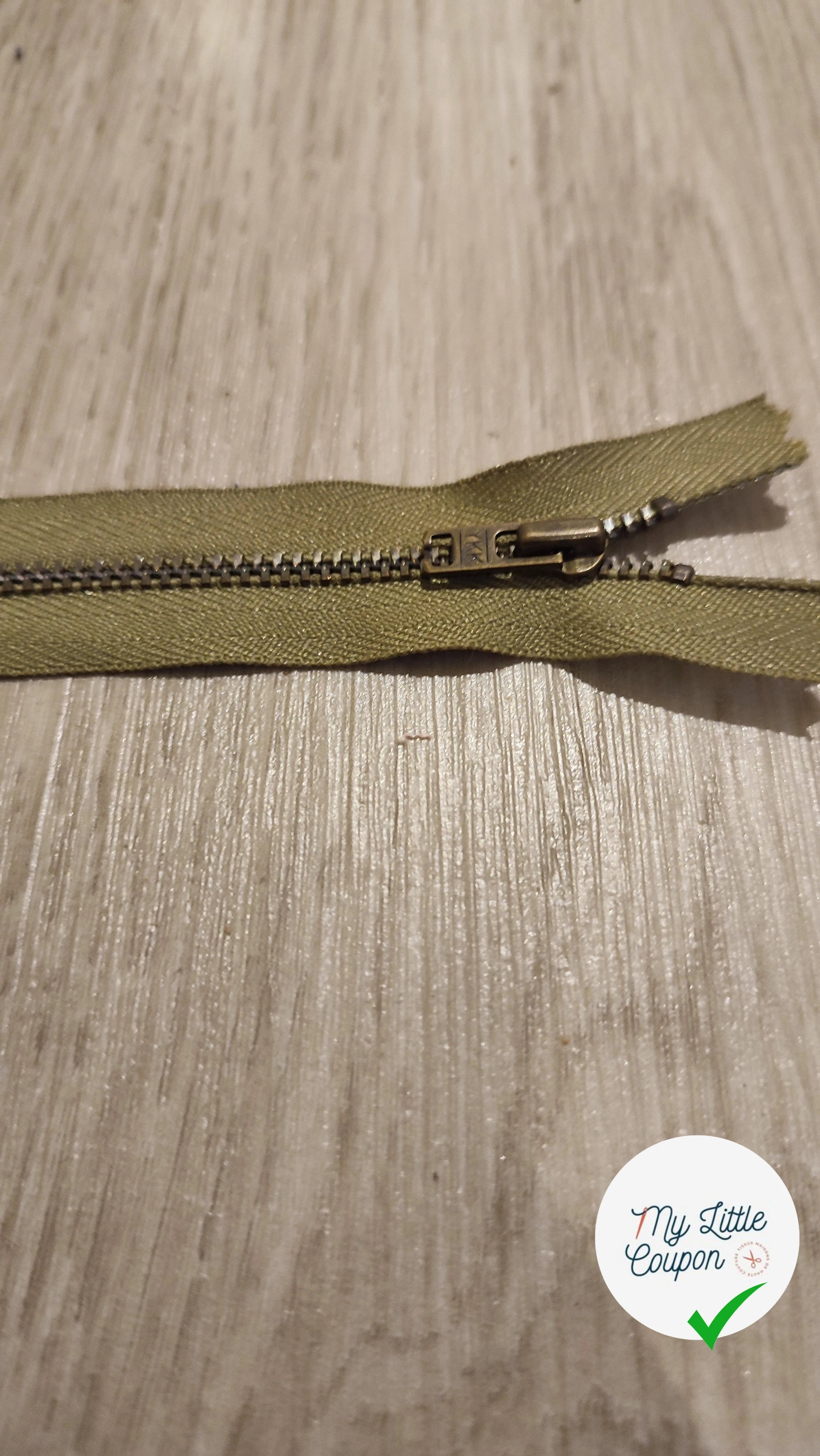 FERMETURE RIRI METAL NON SÉPARABLE 10CM VERT KAKI - My Little Coupon