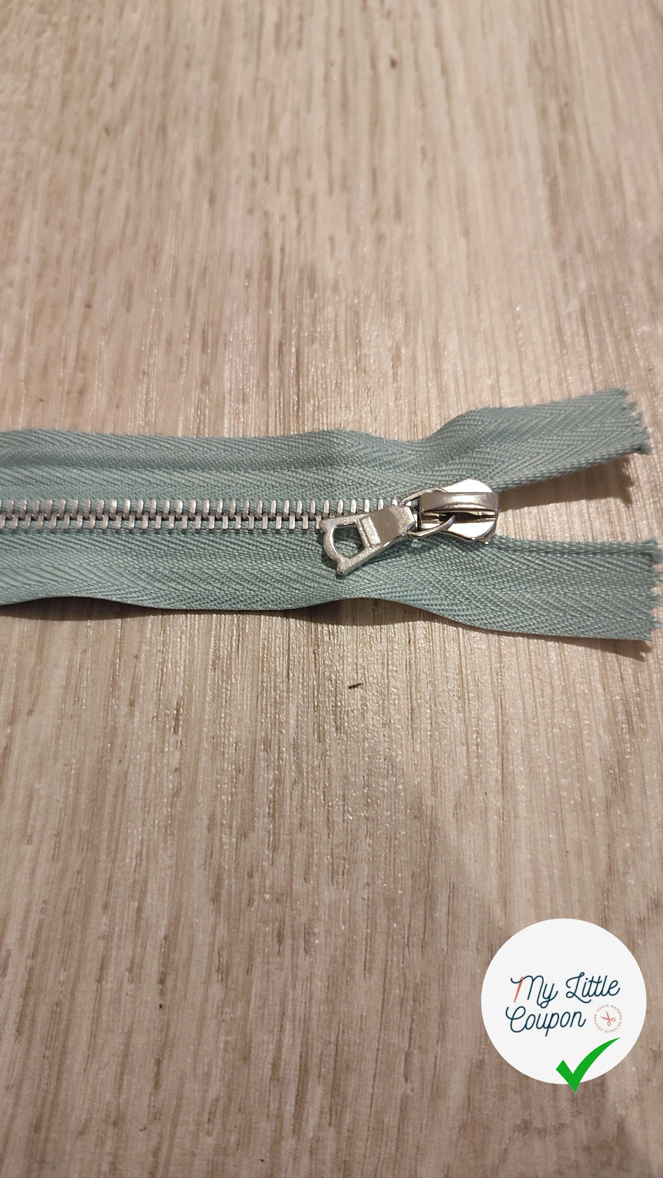 FERMETURE RIRI MÉTAL NON SÉPARABLE 14CM BLEU CLAIR M6 - My Little Coupon