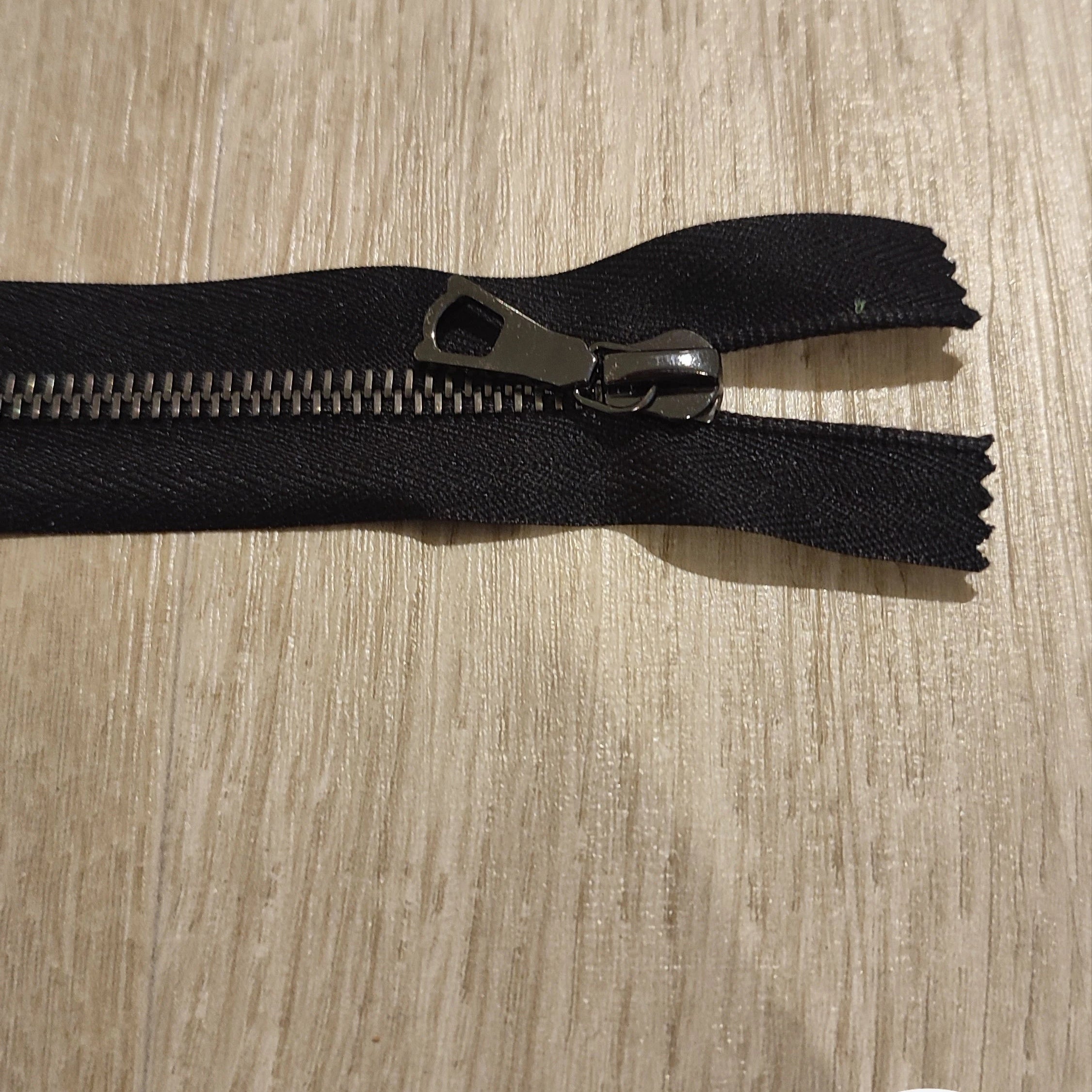 FERMETURE RIRI METAL NON SÉPARABLE 14CM NOIR M6 - My Little Coupon