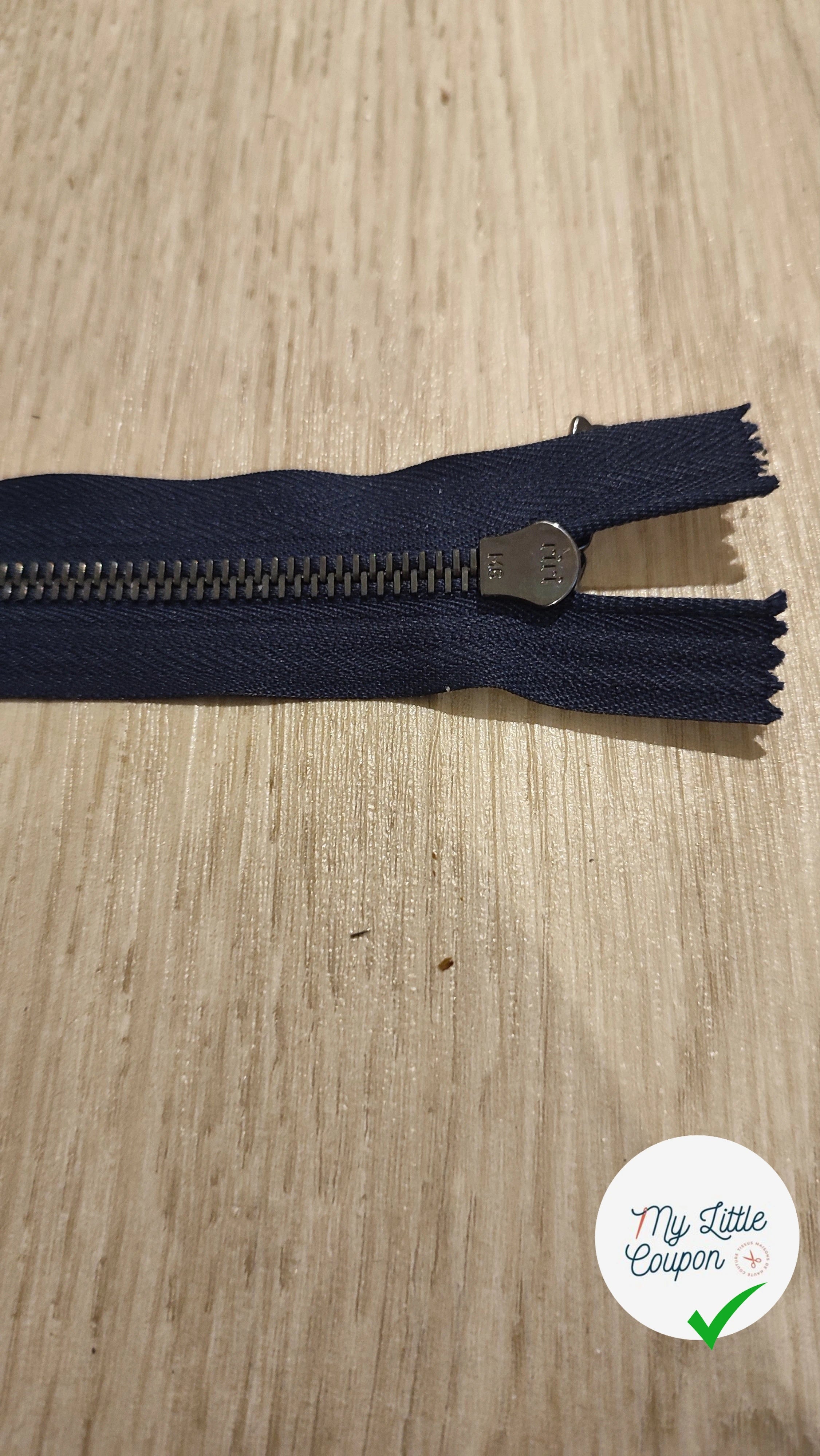 FERMETURE RIRI MÉTAL NON SÉPARABLE 15CM BLEU FONCÉ M6 - My Little Coupon