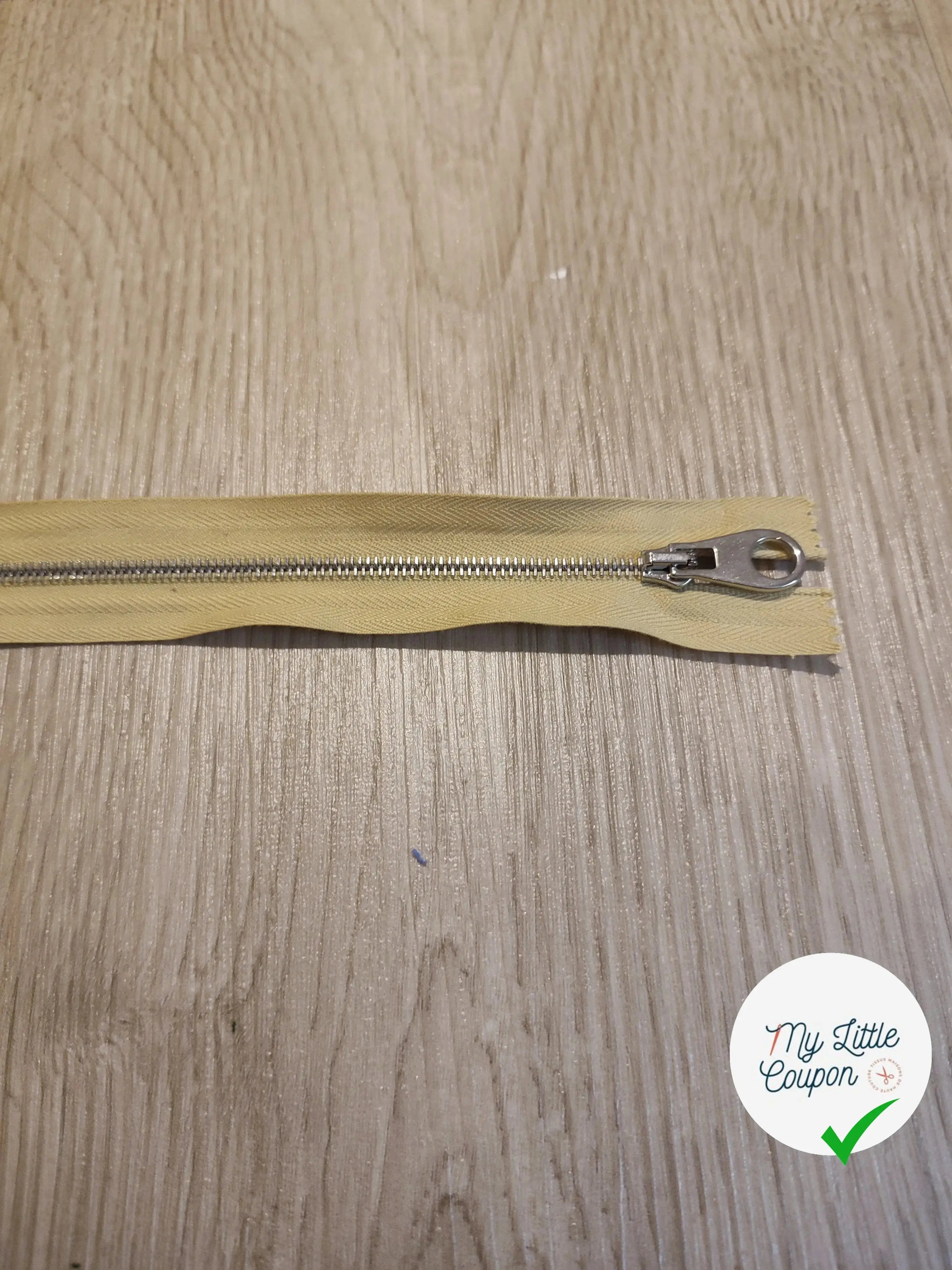 FERMETURE RIRI METAL NON SÉPARABLE 20CM JAUNE PÂLE M4 - My Little Coupon