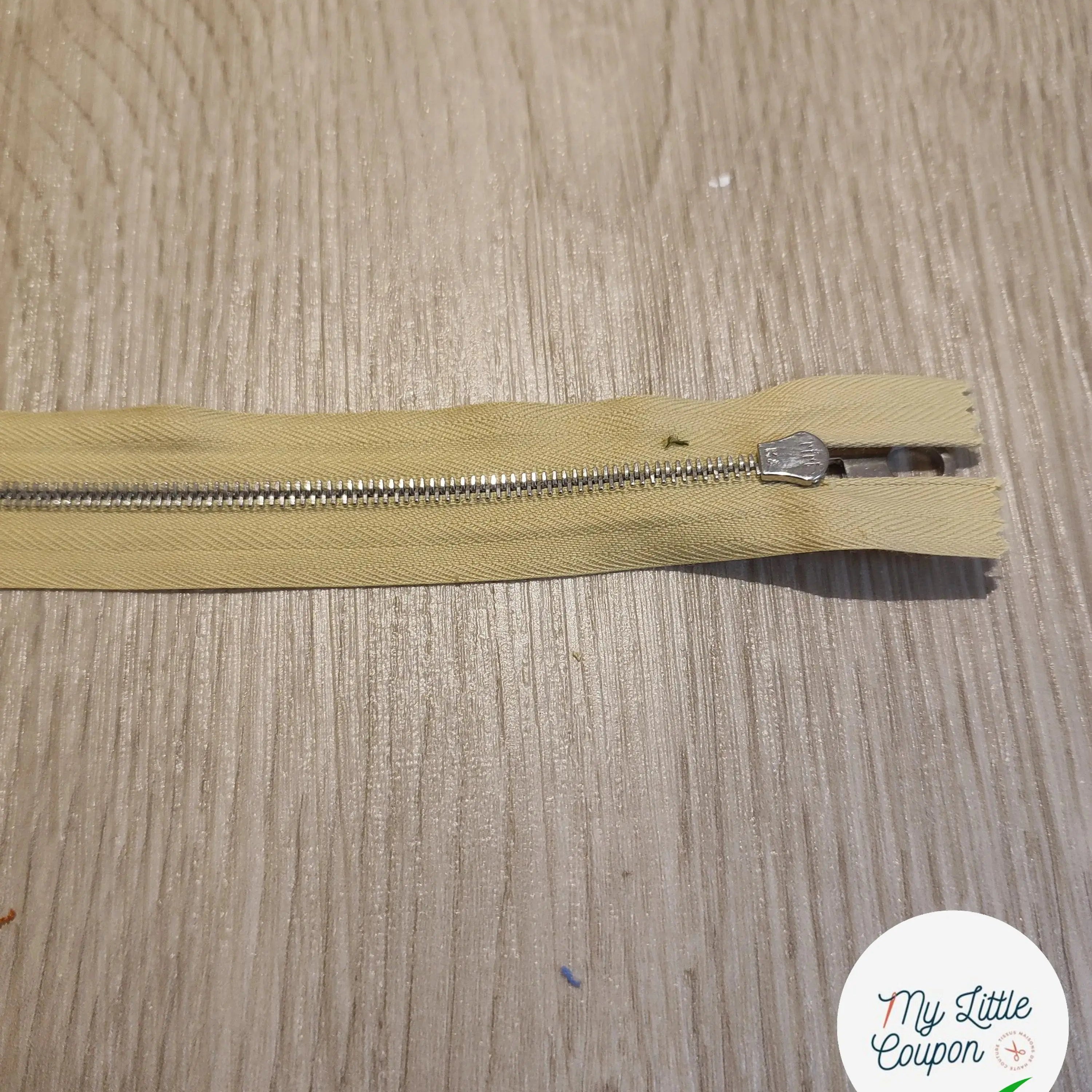 FERMETURE RIRI METAL NON SÉPARABLE 20CM JAUNE PÂLE M4 - My Little Coupon