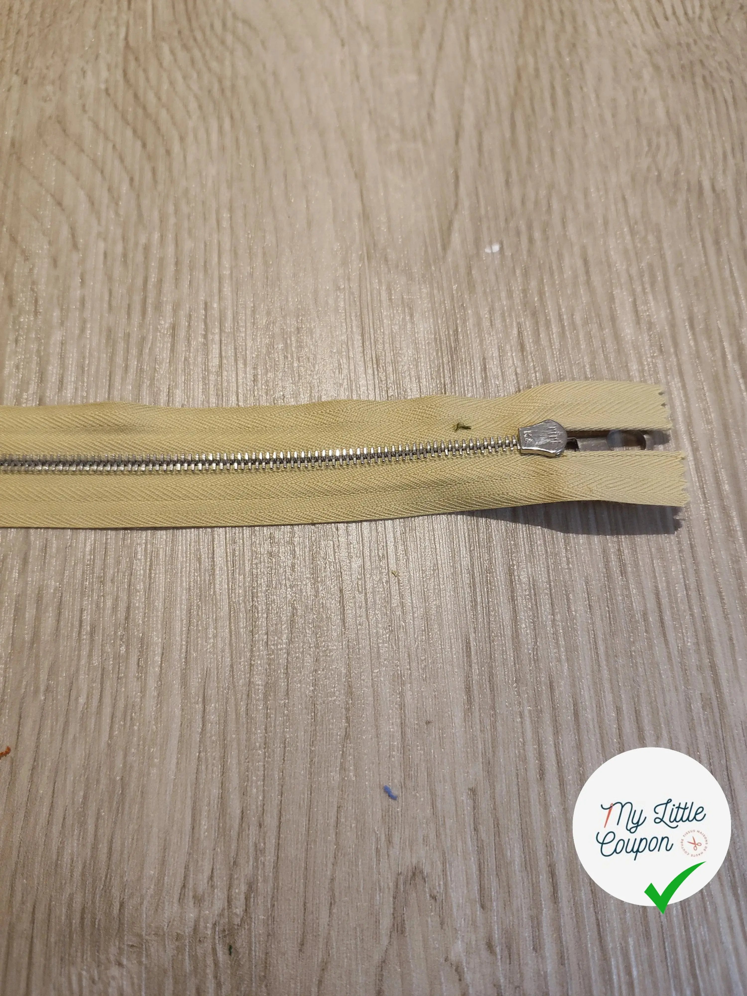 FERMETURE RIRI METAL NON SÉPARABLE 20CM JAUNE PÂLE M4 - My Little Coupon