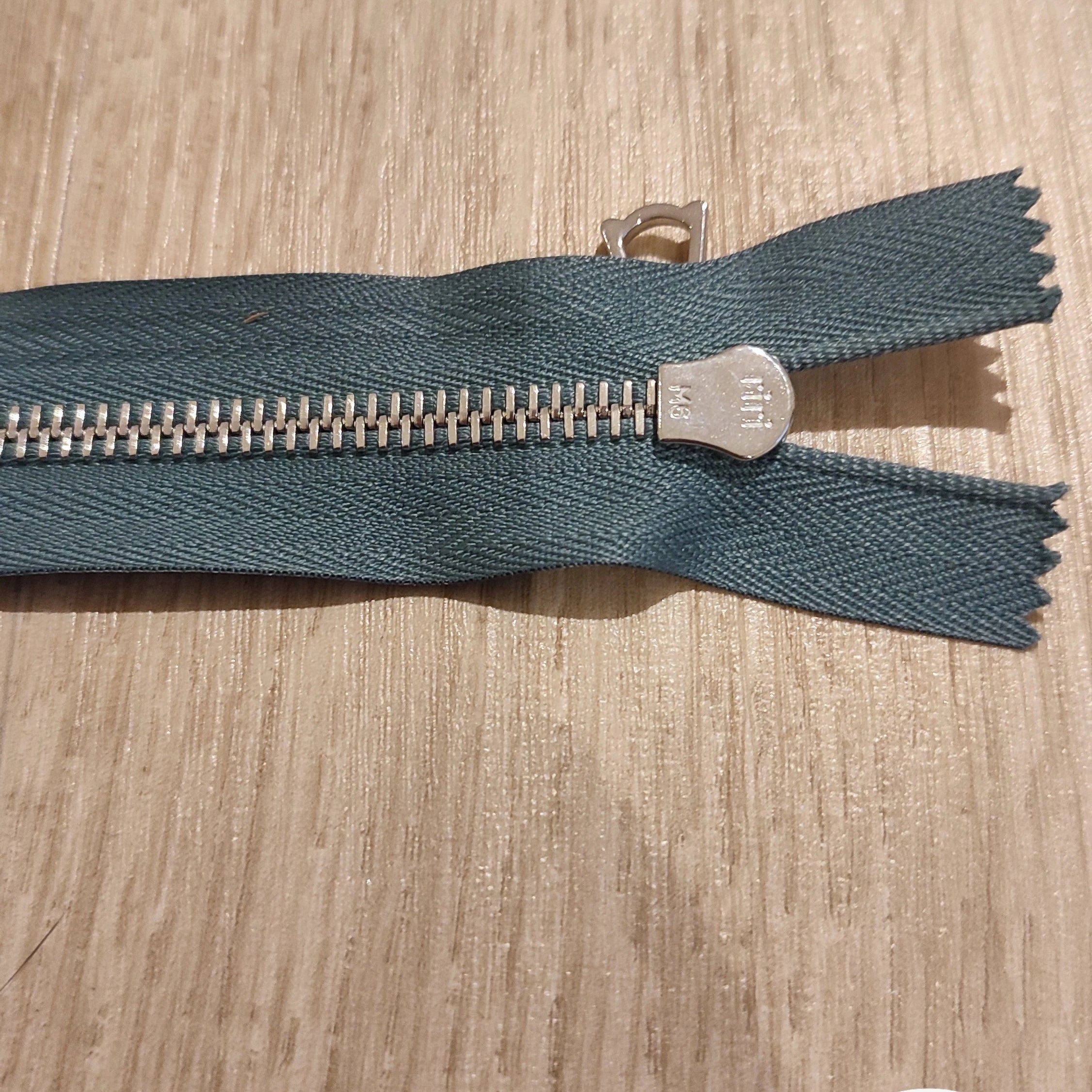 FERMETURE RIRI METAL NON SÉPARABLE 20CM BLEU M6 - My Little Coupon