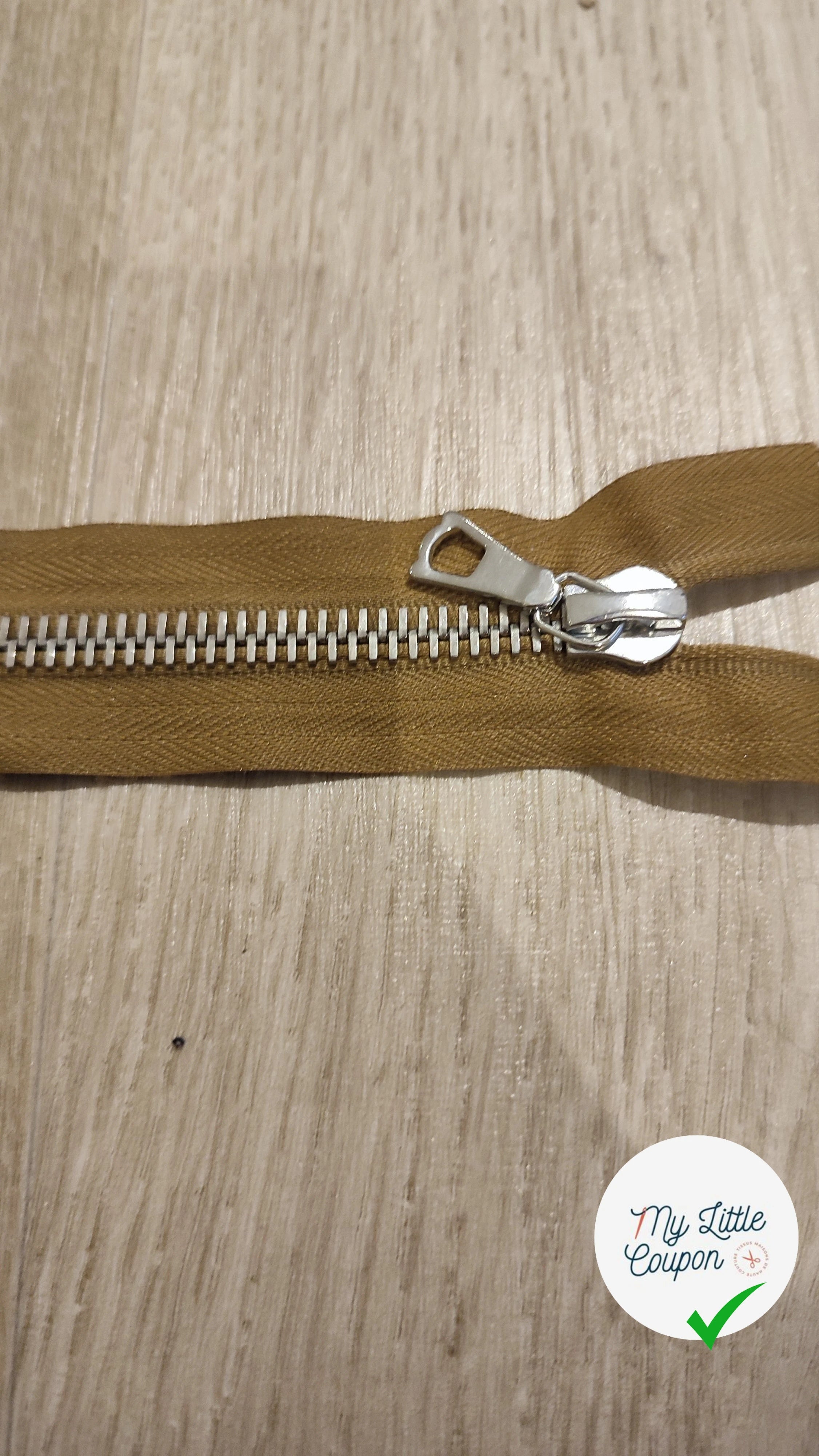 FERMETURE RIRI METAL NON SÉPARABLE 20CM MARRON CAFÉ M8 - My Little Coupon