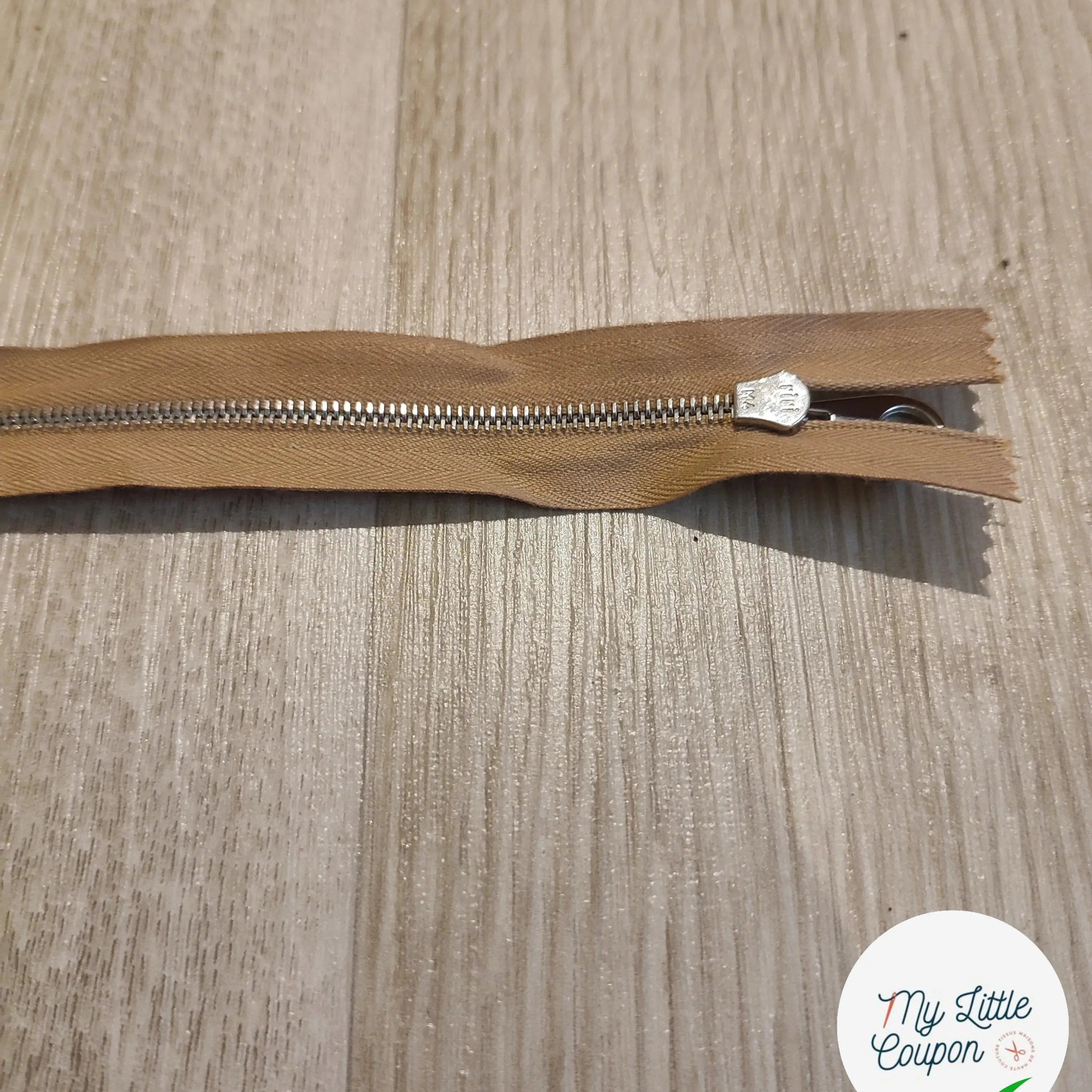 FERMETURE RIRI METAL NON SÉPARABLE 20CM ROSE FUSHIA M4 - My Little Coupon