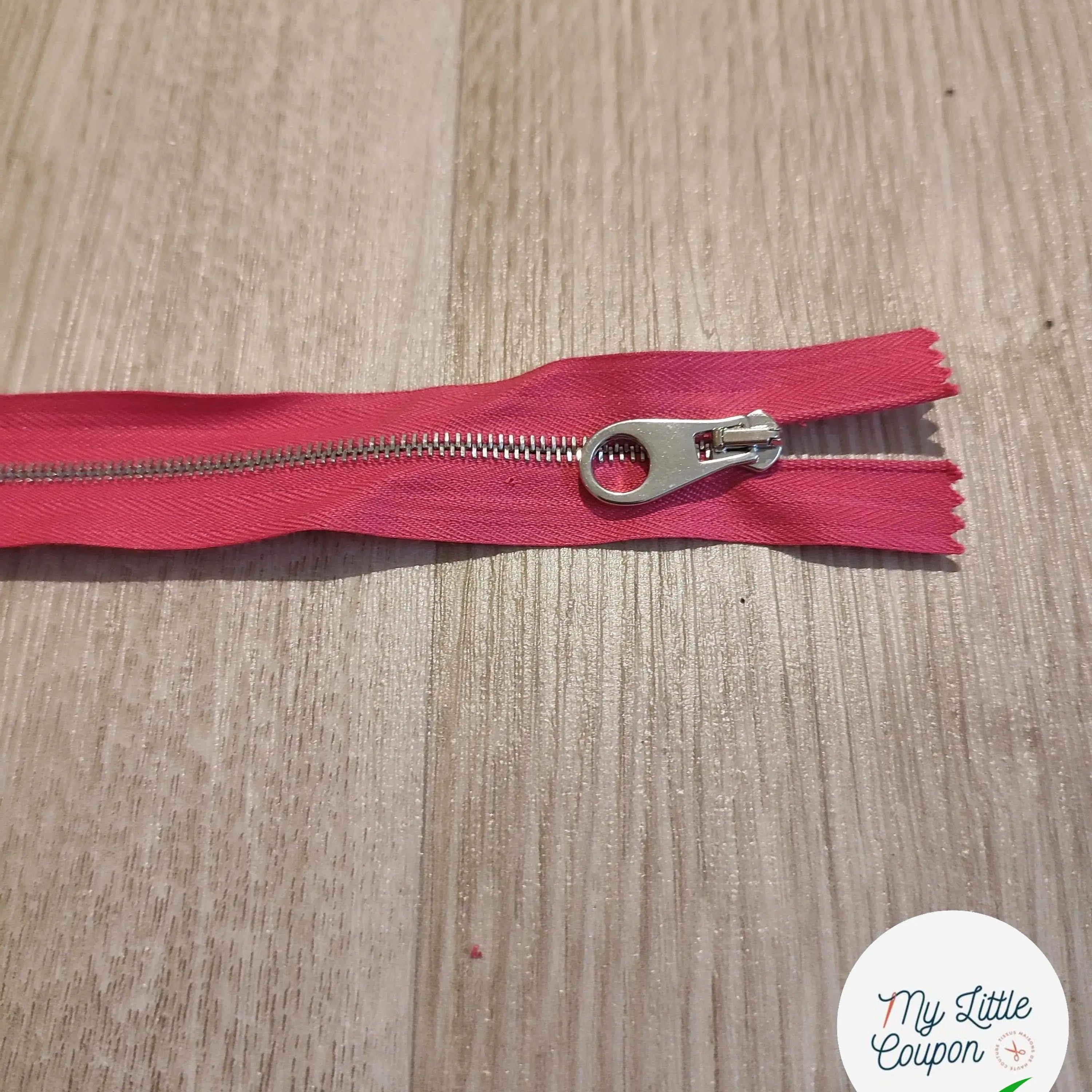 FERMETURE RIRI METAL NON SÉPARABLE 20CM ROSE FUSHIA M4 - My Little Coupon