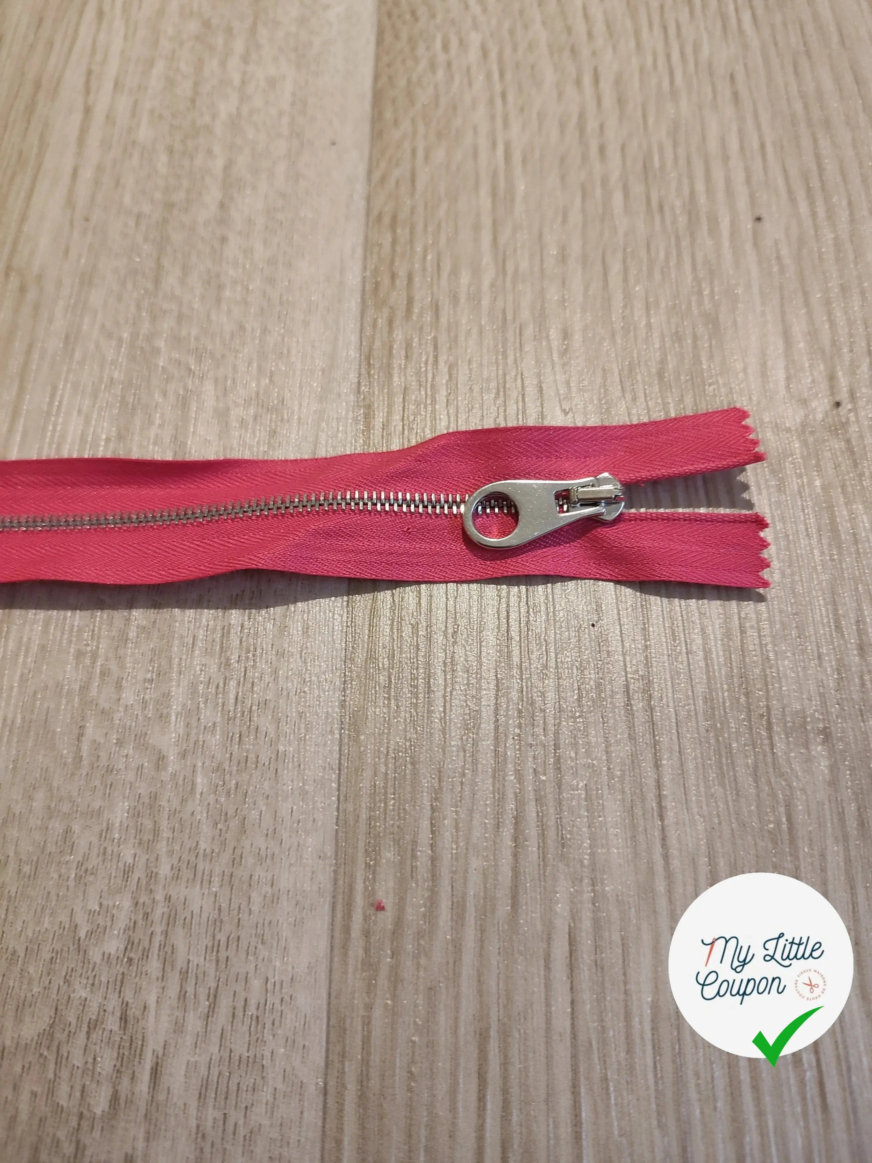 FERMETURE RIRI METAL NON SÉPARABLE 20CM ROSE FUSHIA M4 - My Little Coupon