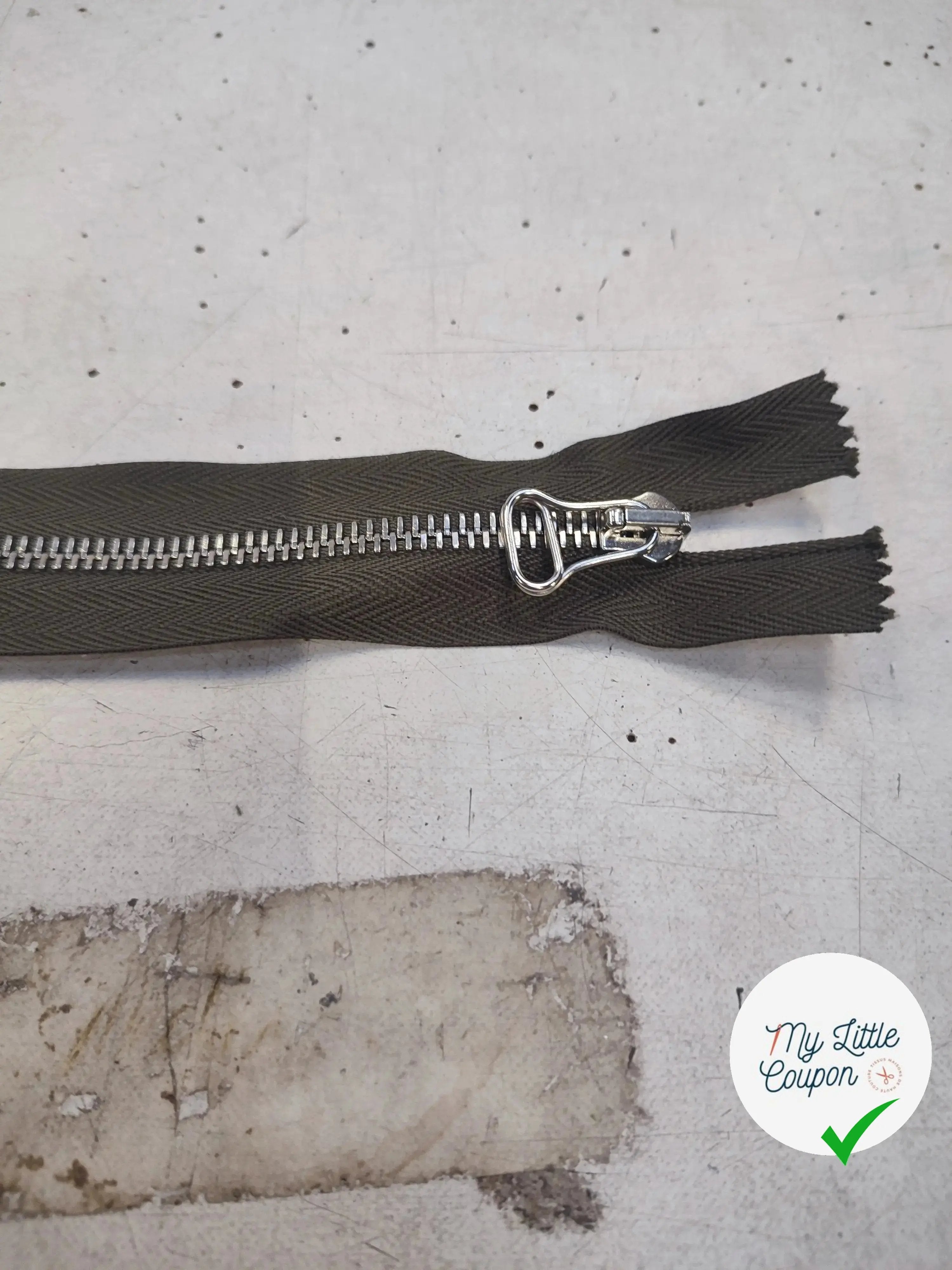 FERMETURE RIRI METAL SÉPARABLE 70CM VERT KAKI M6 - My Little Coupon