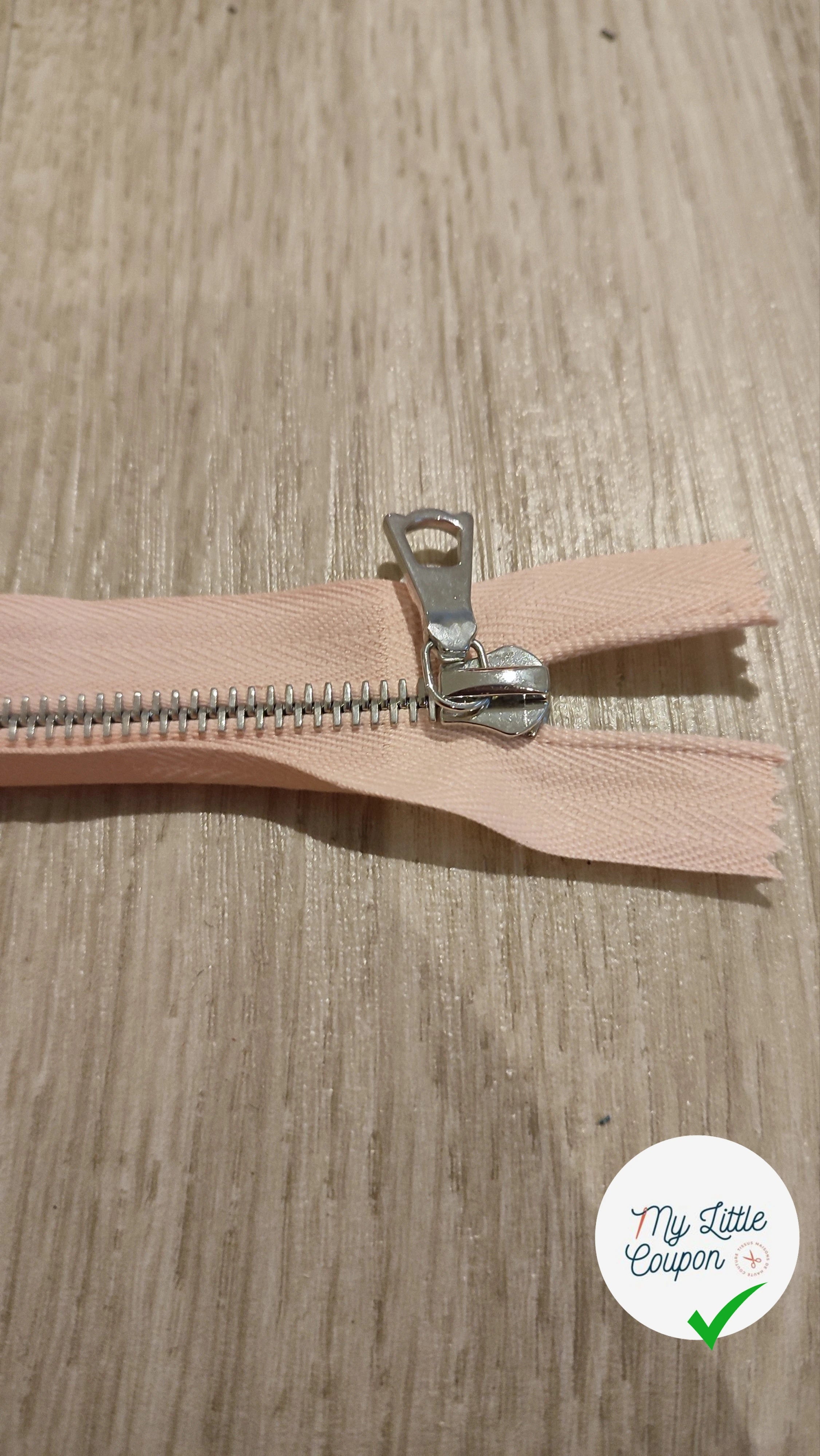 FERMETURE RIRI METAL NON SÉPARABLE 20CM ROSE POUDRÉ M6 - My Little Coupon