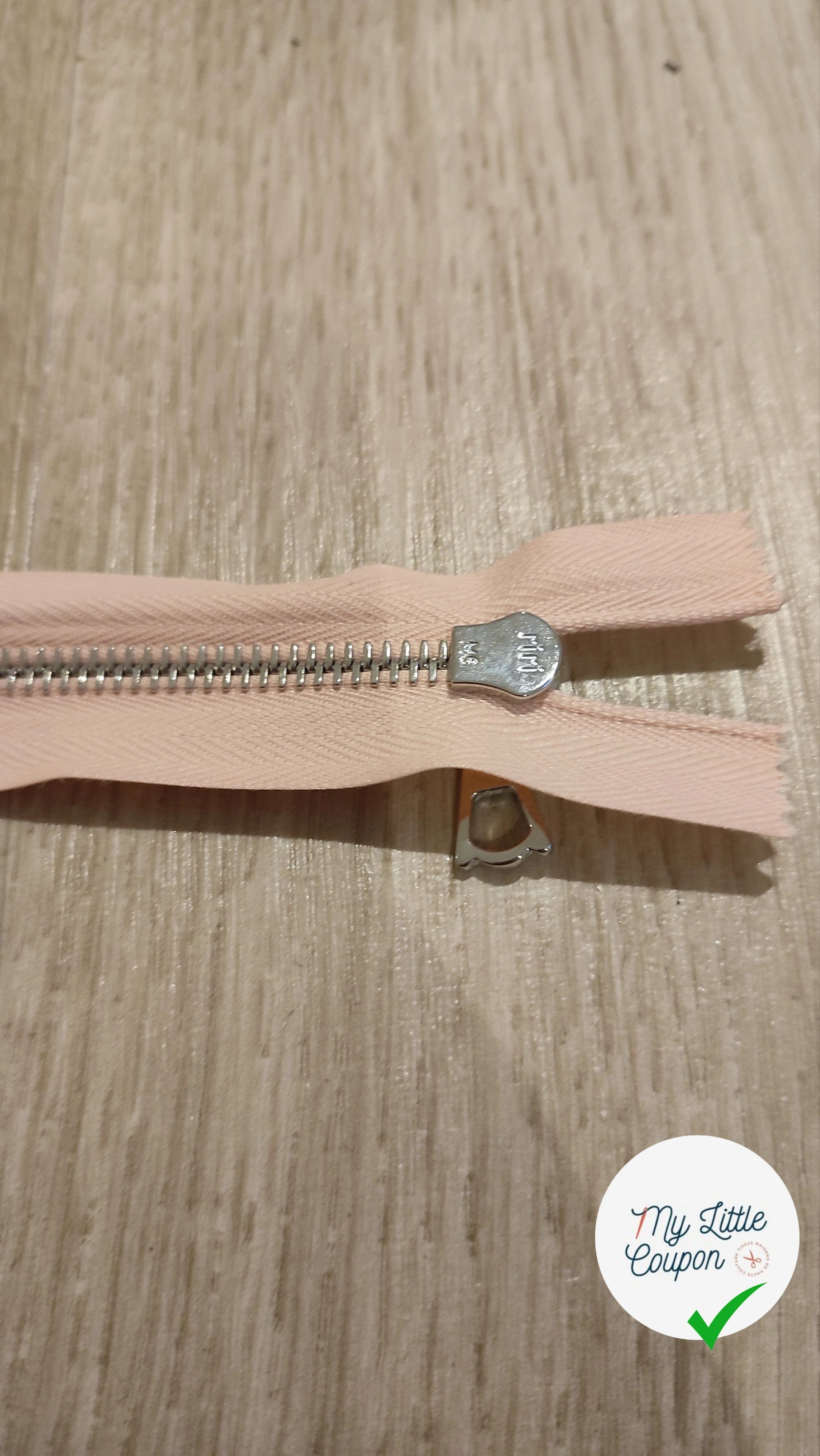 FERMETURE RIRI METAL NON SÉPARABLE 20CM ROSE POUDRÉ M6 - My Little Coupon