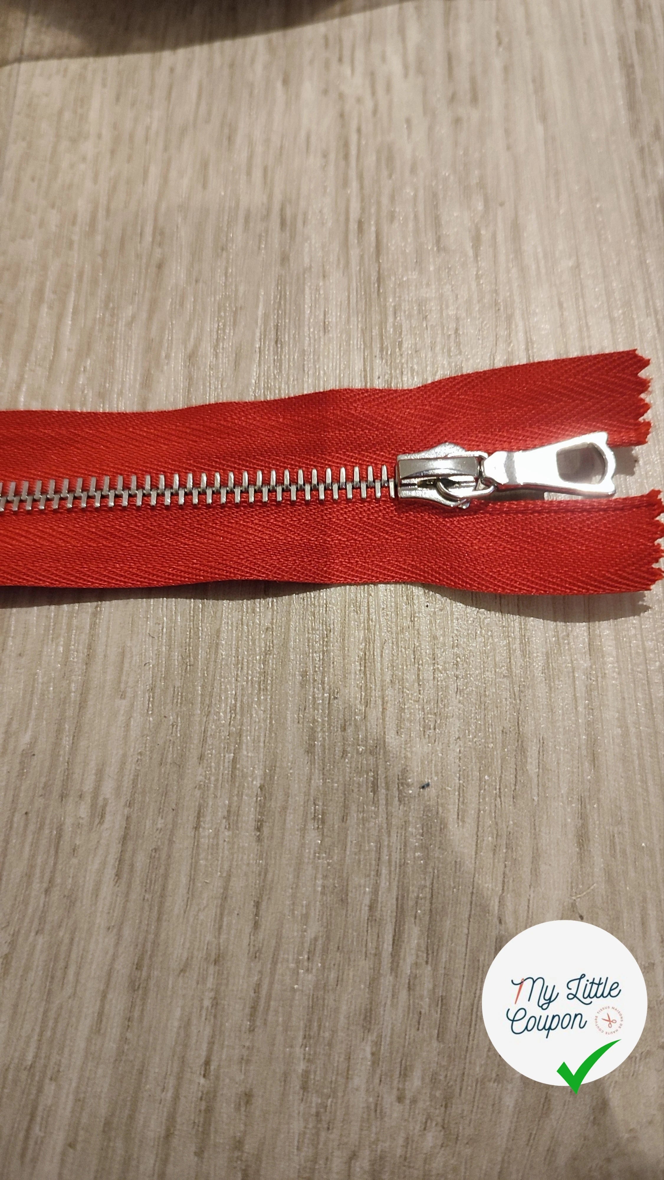 FERMETURE RIRI METAL NON SÉPARABLE 20CM ROUGE M6 - My Little Coupon