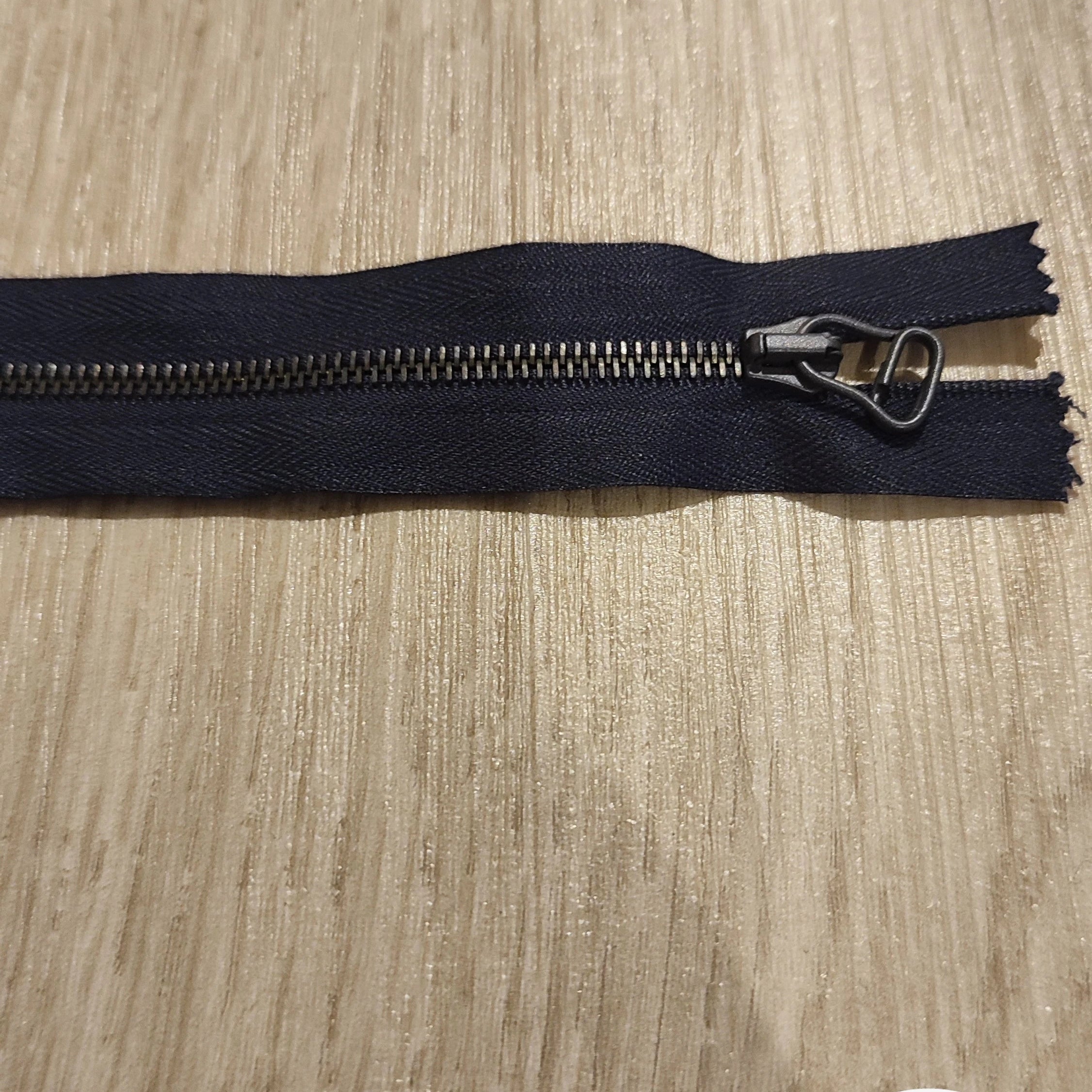 FERMETURE RIRI METAL NON SÉPARABLE 25CM BLEU FONCÉ M4 - My Little Coupon