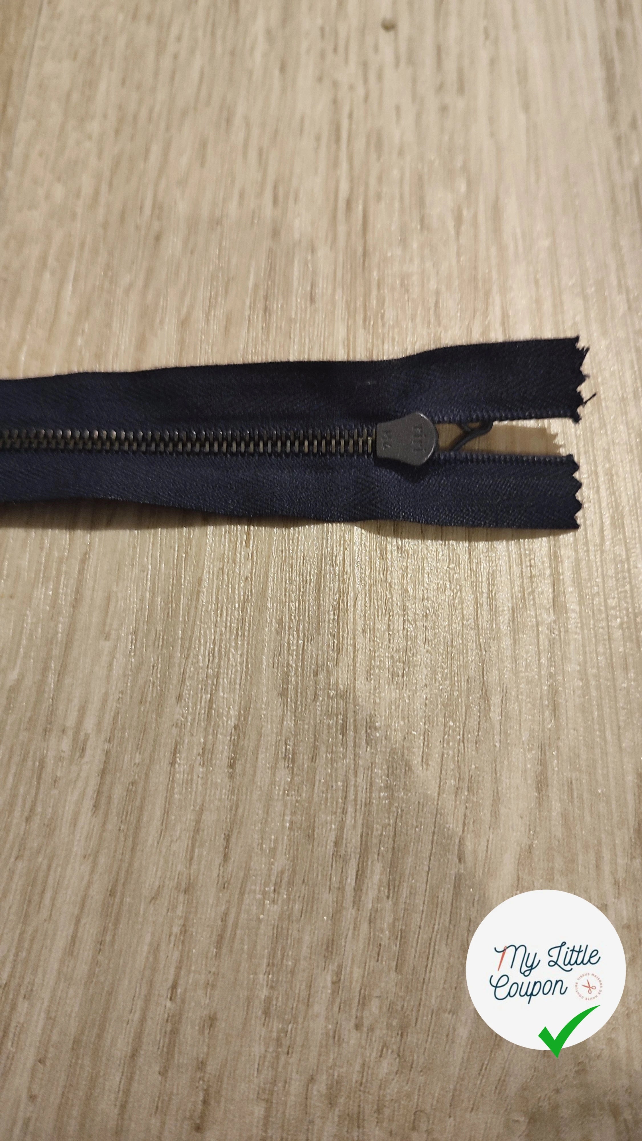 FERMETURE RIRI METAL NON SÉPARABLE 25CM BLEU FONCÉ M4 - My Little Coupon