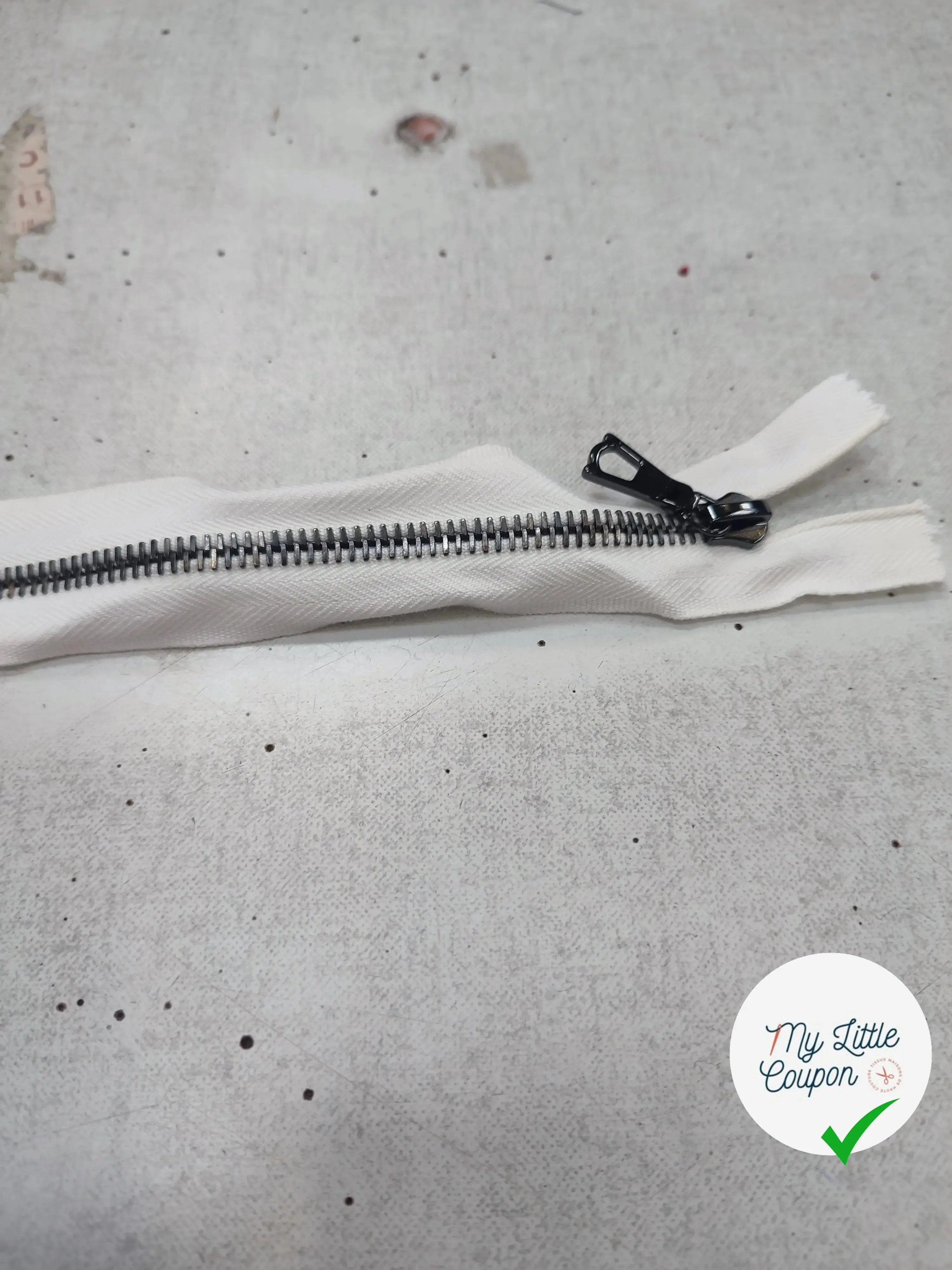 FERMETURE RIRI PLASTIQUE SÉPARABLE 9CM BLANC M6 - My Little Coupon